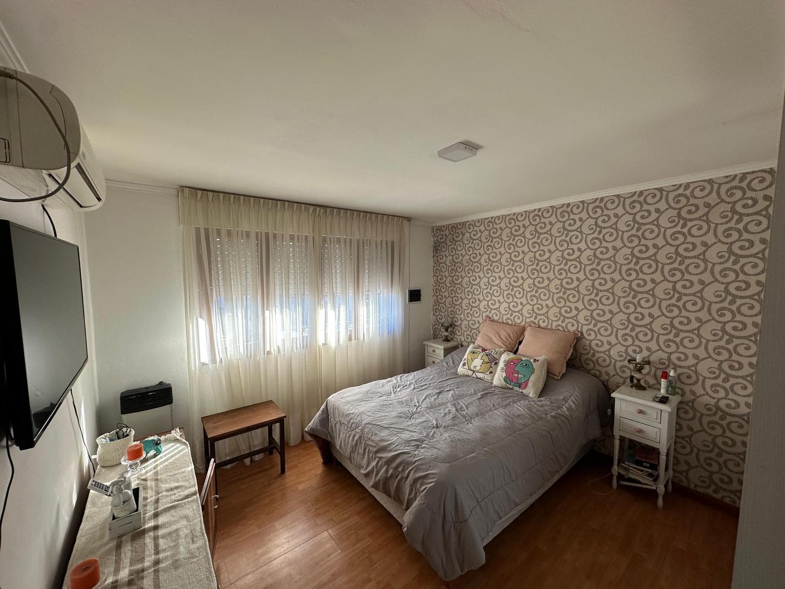 For Sale: 5-Bedroom House with a Single Hallway and Garden - La Guardia Neighborhood