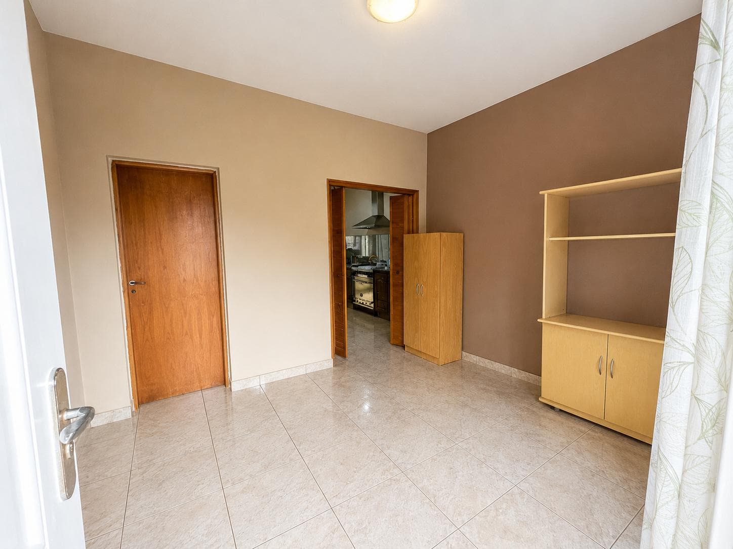 Venta Casa 3 ambientes en Platanos con Jardin Garage y Fondo libre