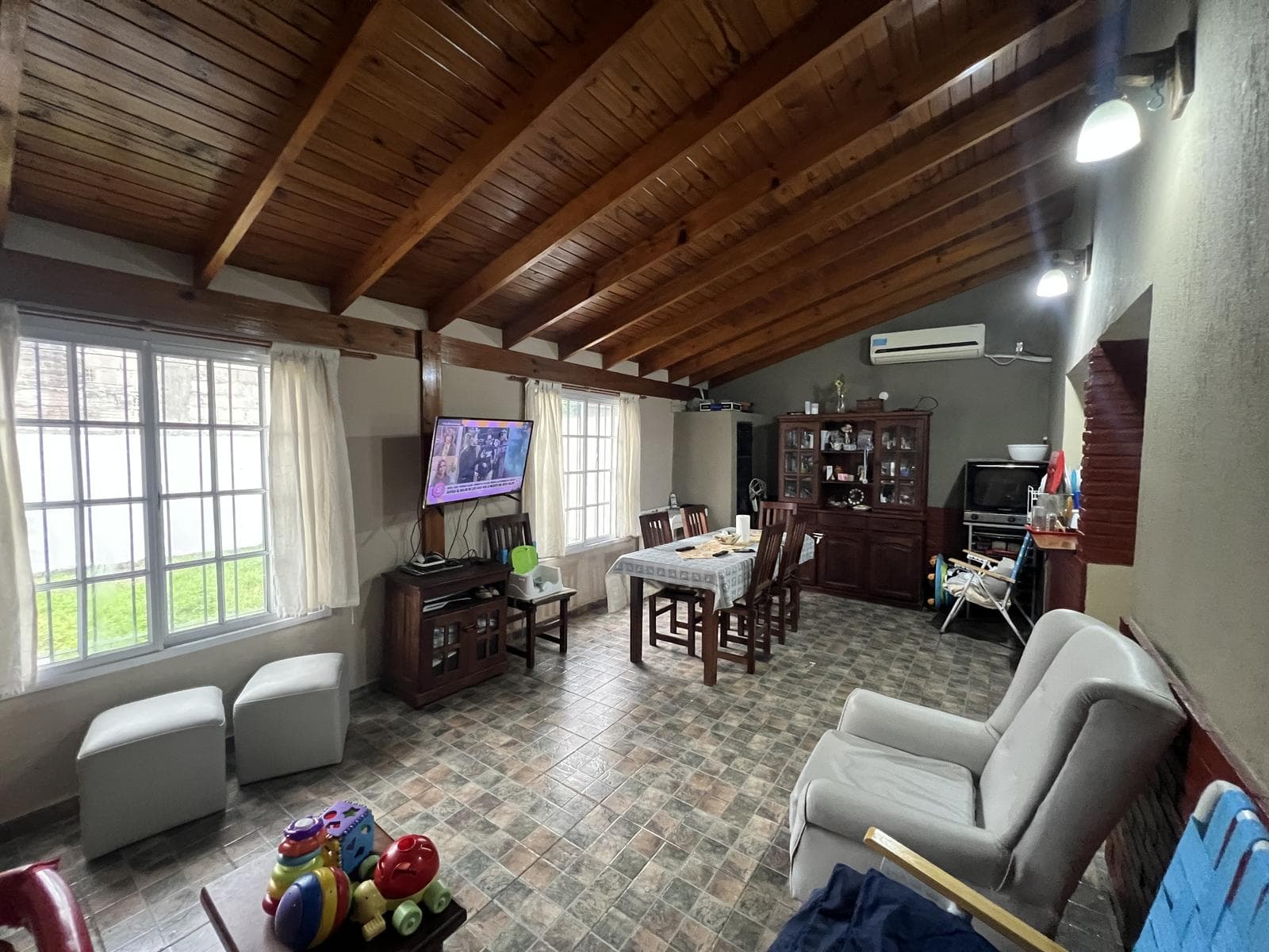 Venta Casa 3 ambientes en Platanos con Jardin Garage y Fondo libre