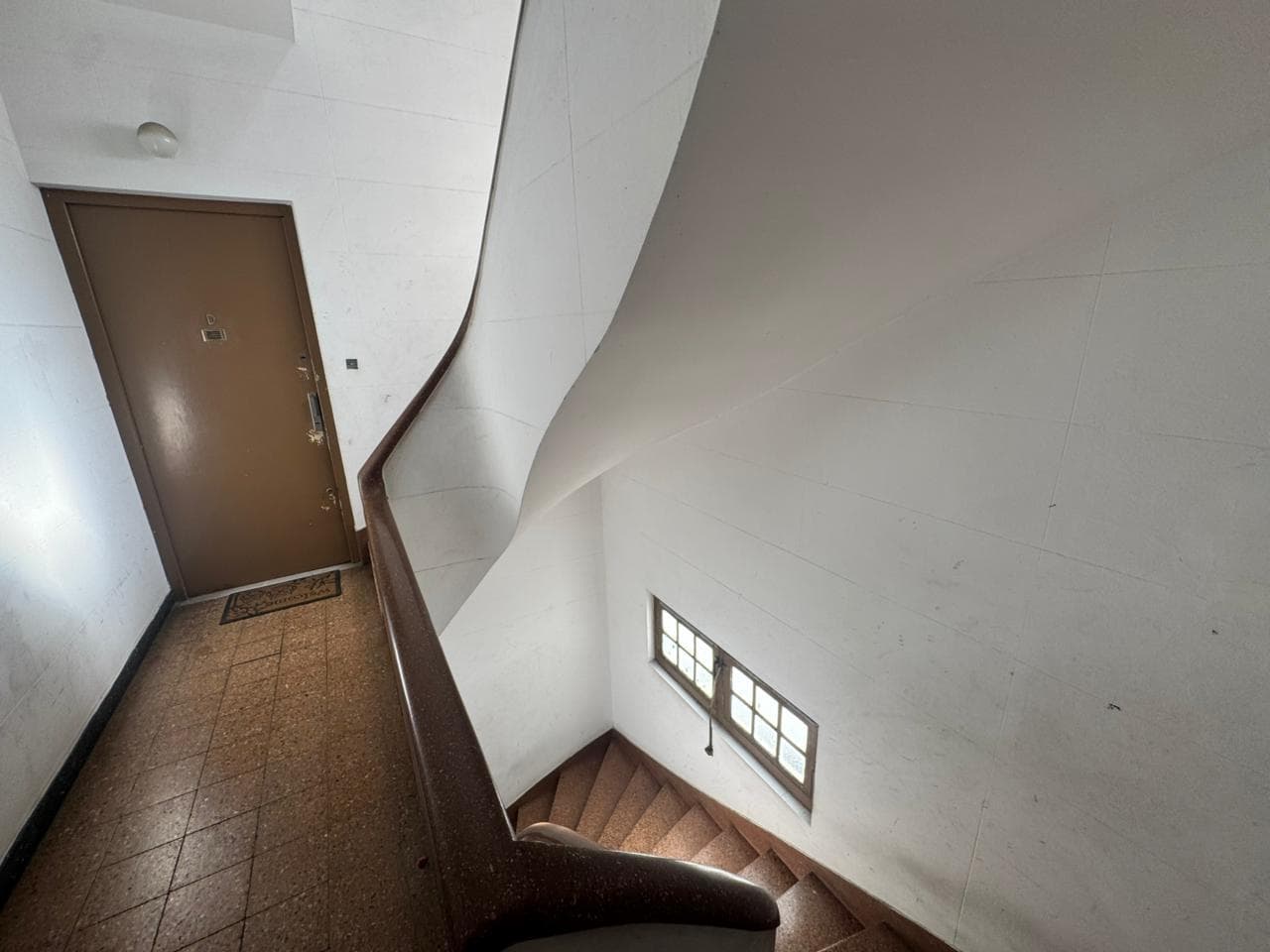 3-ROOM APARTMENT. BATHROOM AND TOILET. BALCONY. STAIR ACCESS. VILLA CRESPO.