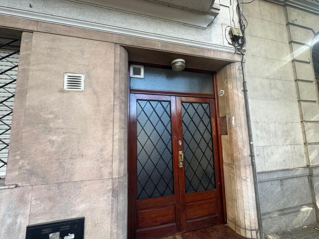 3-ROOM APARTMENT. BATHROOM AND TOILET. BALCONY. STAIR ACCESS. VILLA CRESPO.