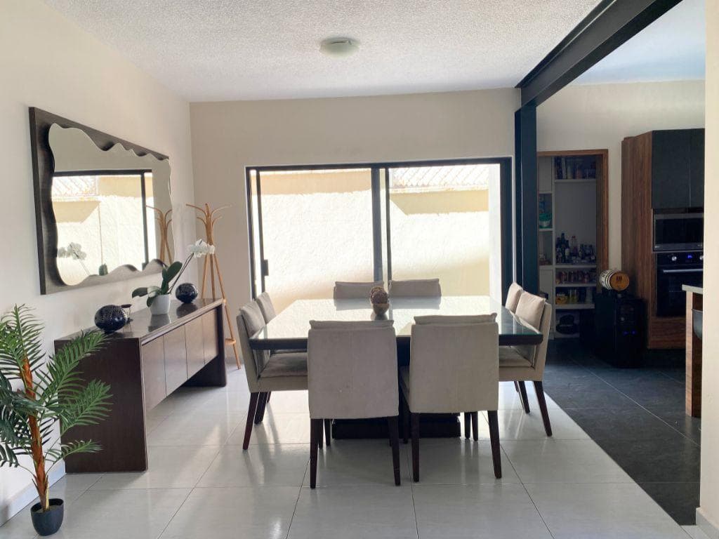 House for sale in Reforma, Cuernavaca, in a prime location. .