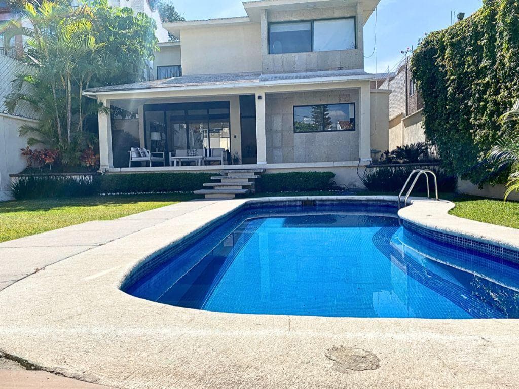House for sale in Reforma, Cuernavaca, in a prime location. .