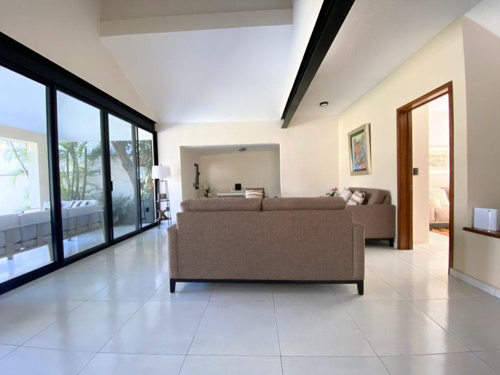 House for sale in Reforma, Cuernavaca, in a prime location. .