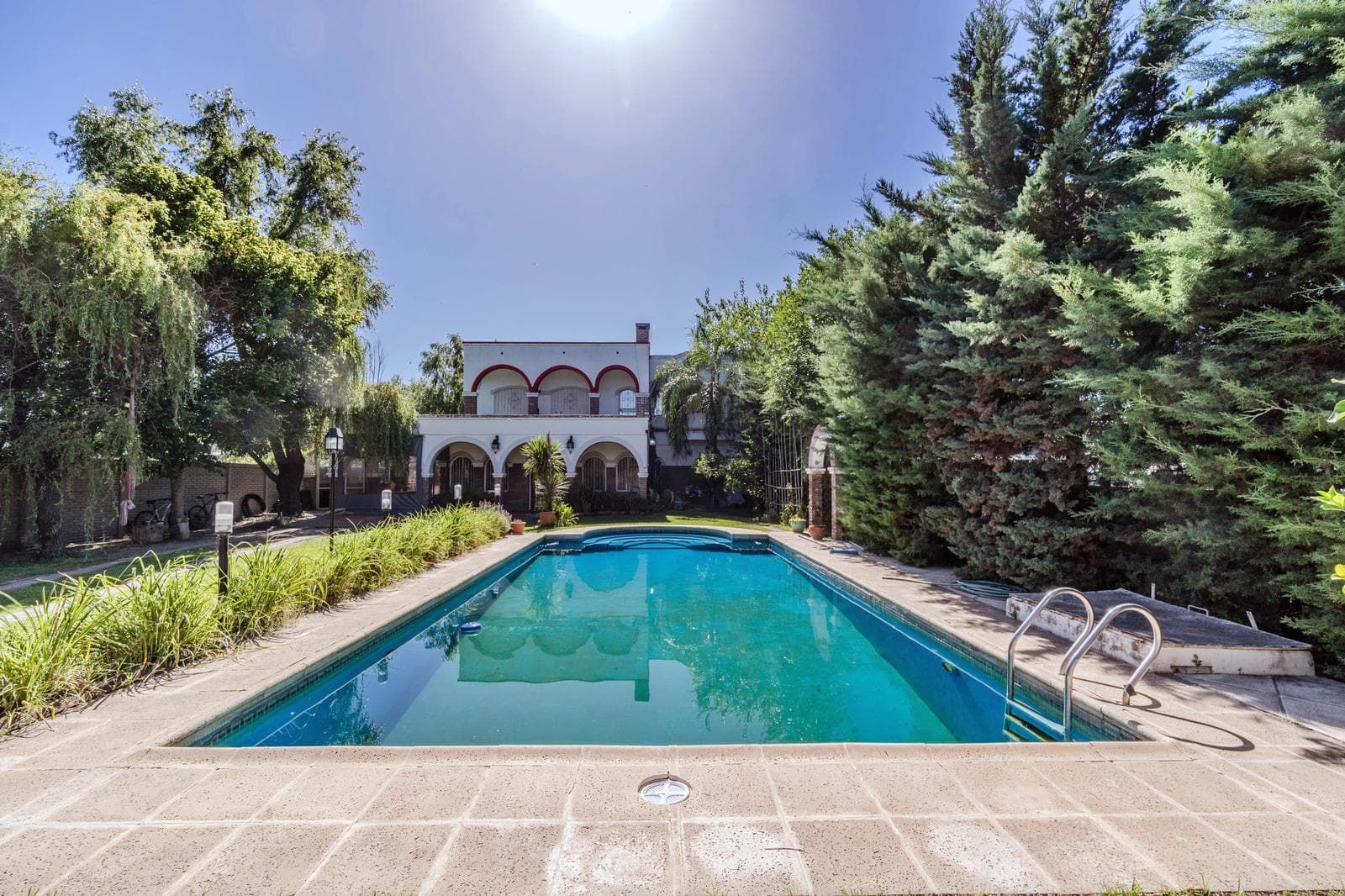 FOR SALE - 4-bedroom house with a yard and a pool - Funes - QUALIFIES FOR A MORTGAGE.