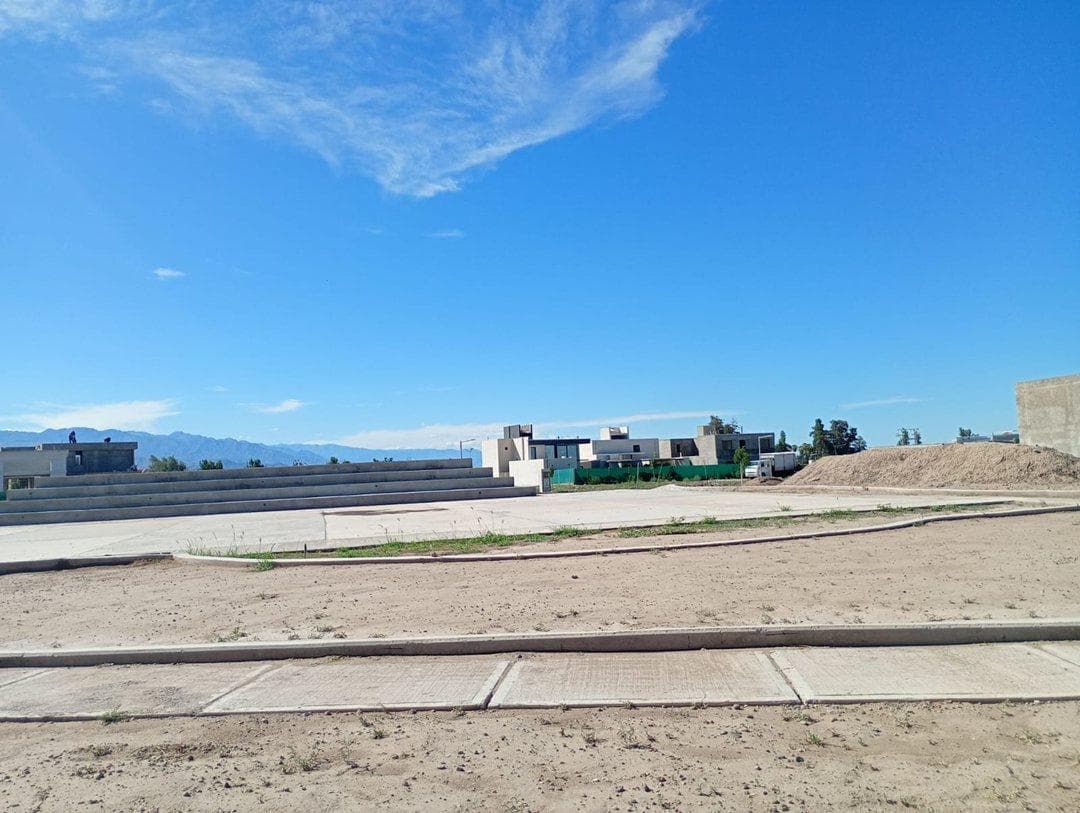 Land for Sale in the Vista Michelo Neighborhood, Maipú