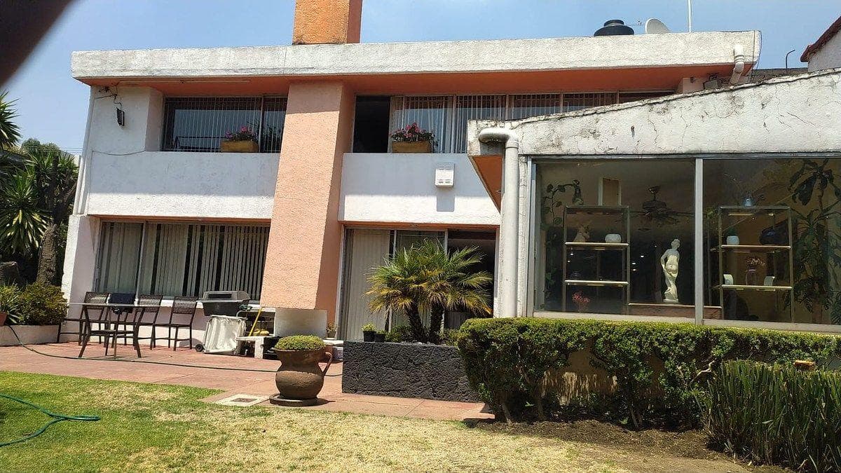 House for Sale in Lomas Quebradas with a Garden and Terrace