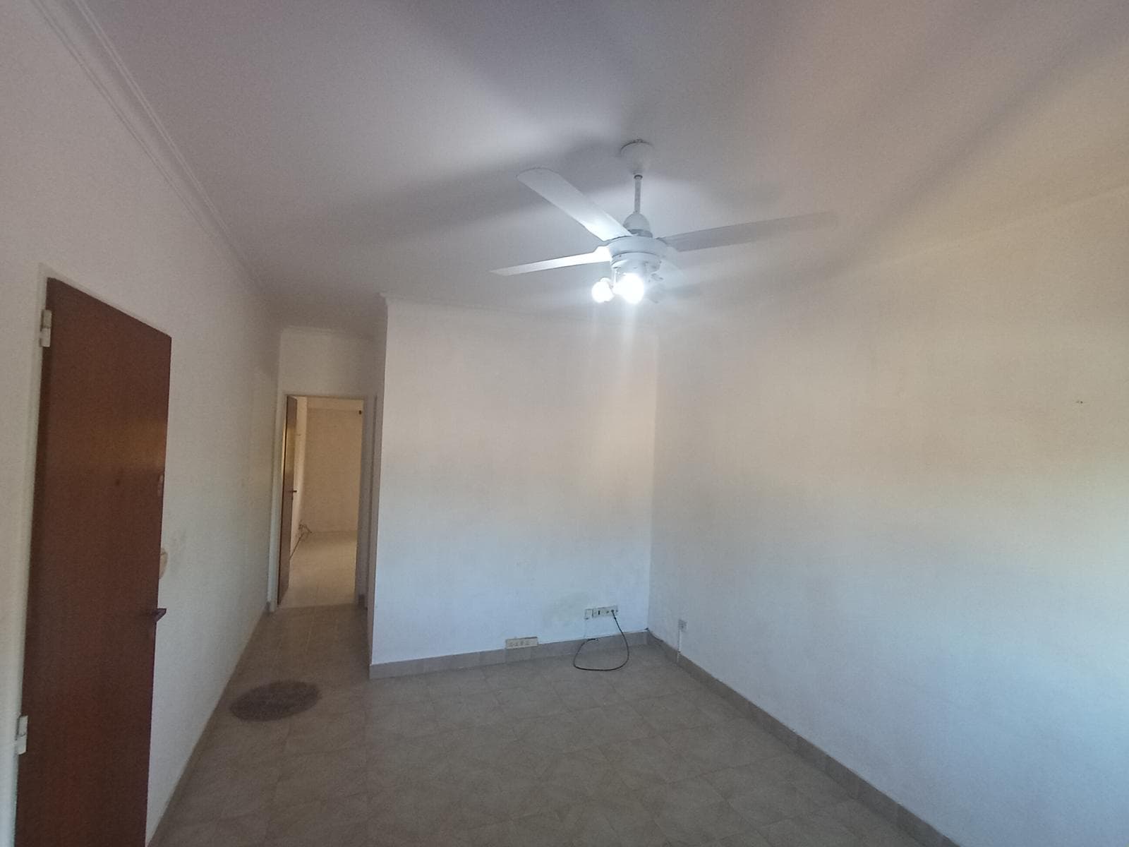 2-room apartment—2nd floor (access via stairs)—Garage—Terrace. GREAT OPPORTUNITY—Quilmes Oeste