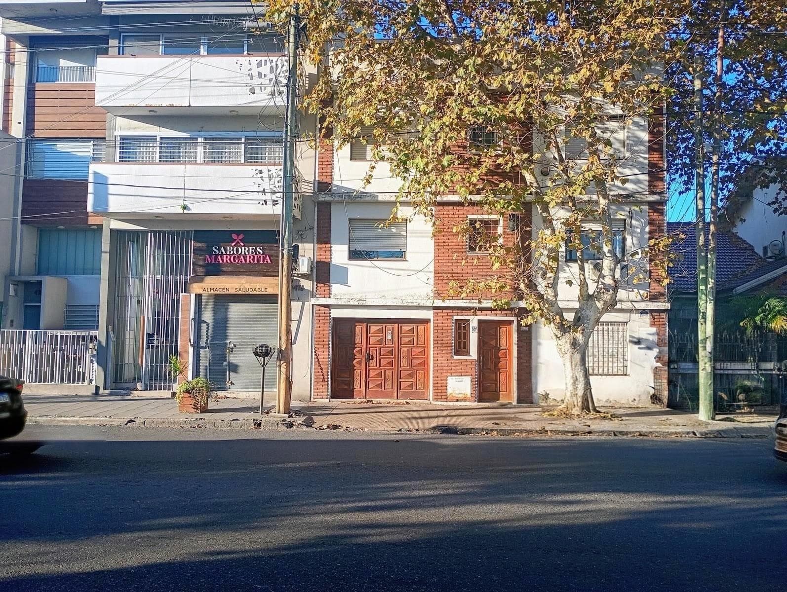 2-room apartment—2nd floor (access via stairs)—Garage—Terrace. GREAT OPPORTUNITY—Quilmes Oeste