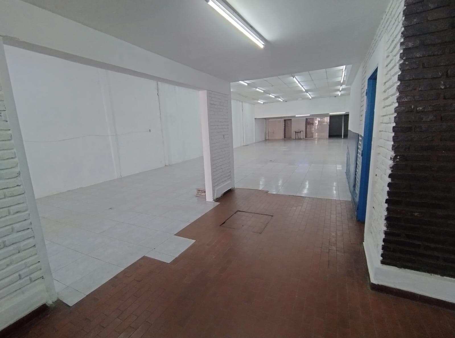 FOR RENT - 460 m² commercial space. Pichincha, Rosario
