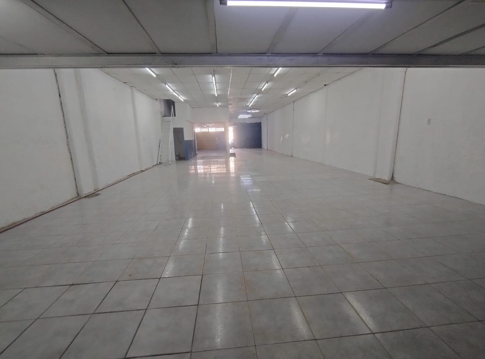 FOR RENT - 460 m² commercial space. Pichincha, Rosario
