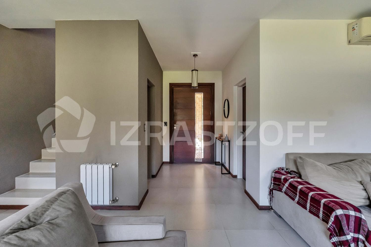 House for sale, 4 bedrooms, office, and garden with a pool.