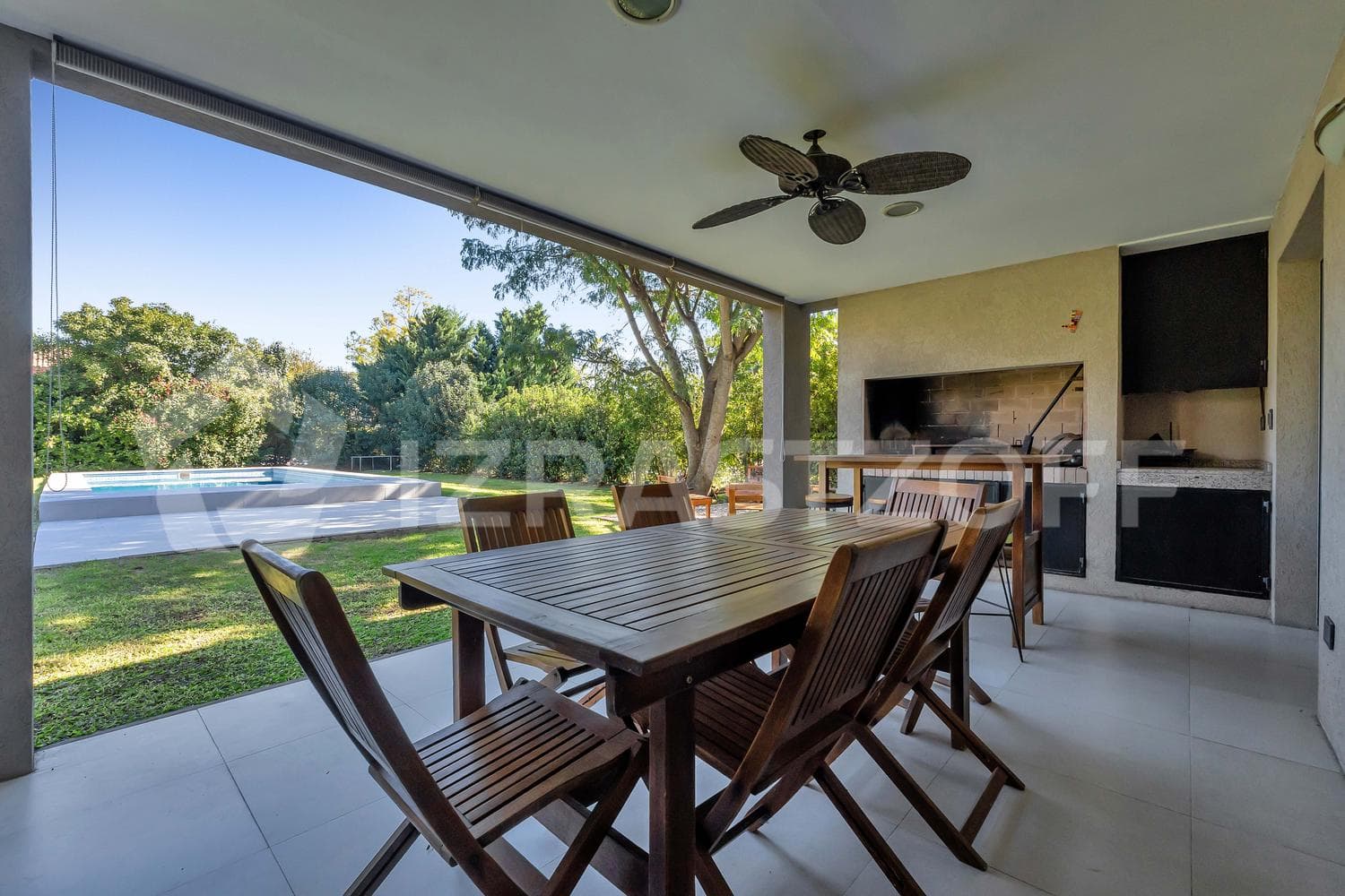 House for sale, 4 bedrooms, office, and garden with a pool.