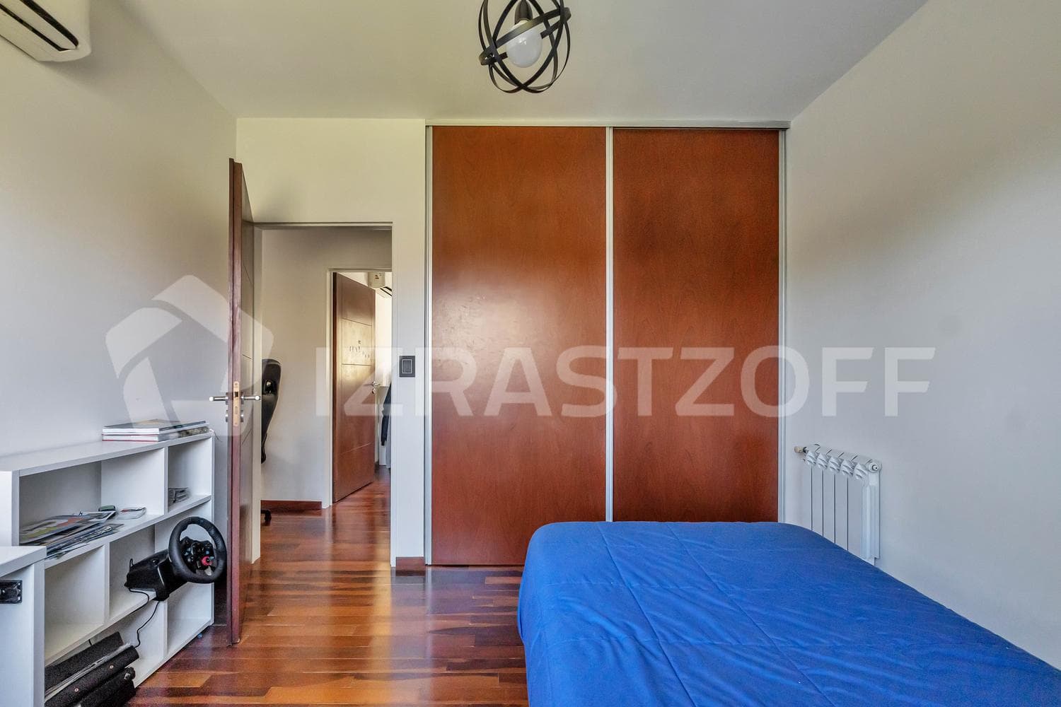 House for sale, 4 bedrooms, office, and garden with a pool.