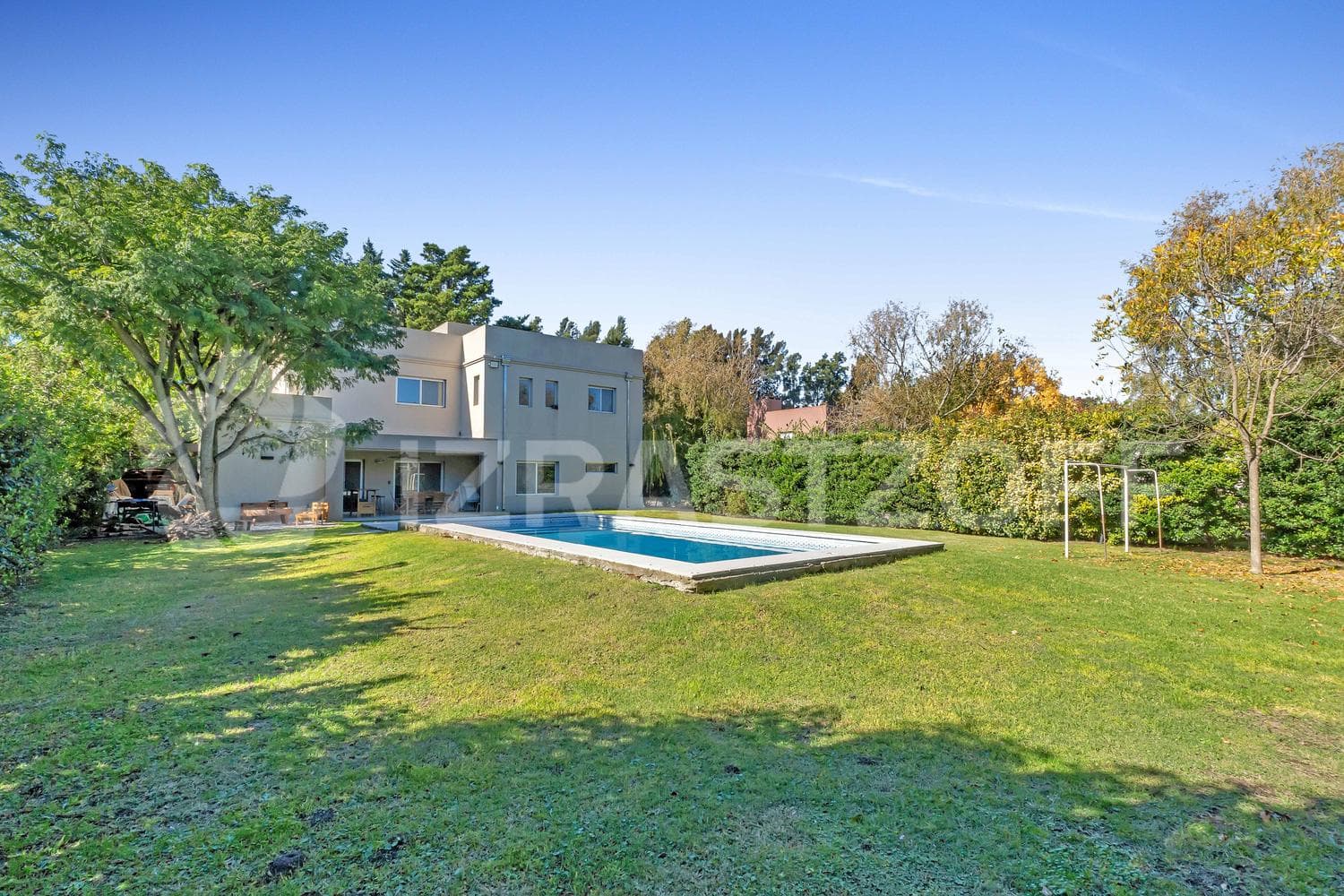 House for sale, 4 bedrooms, office, and garden with a pool.