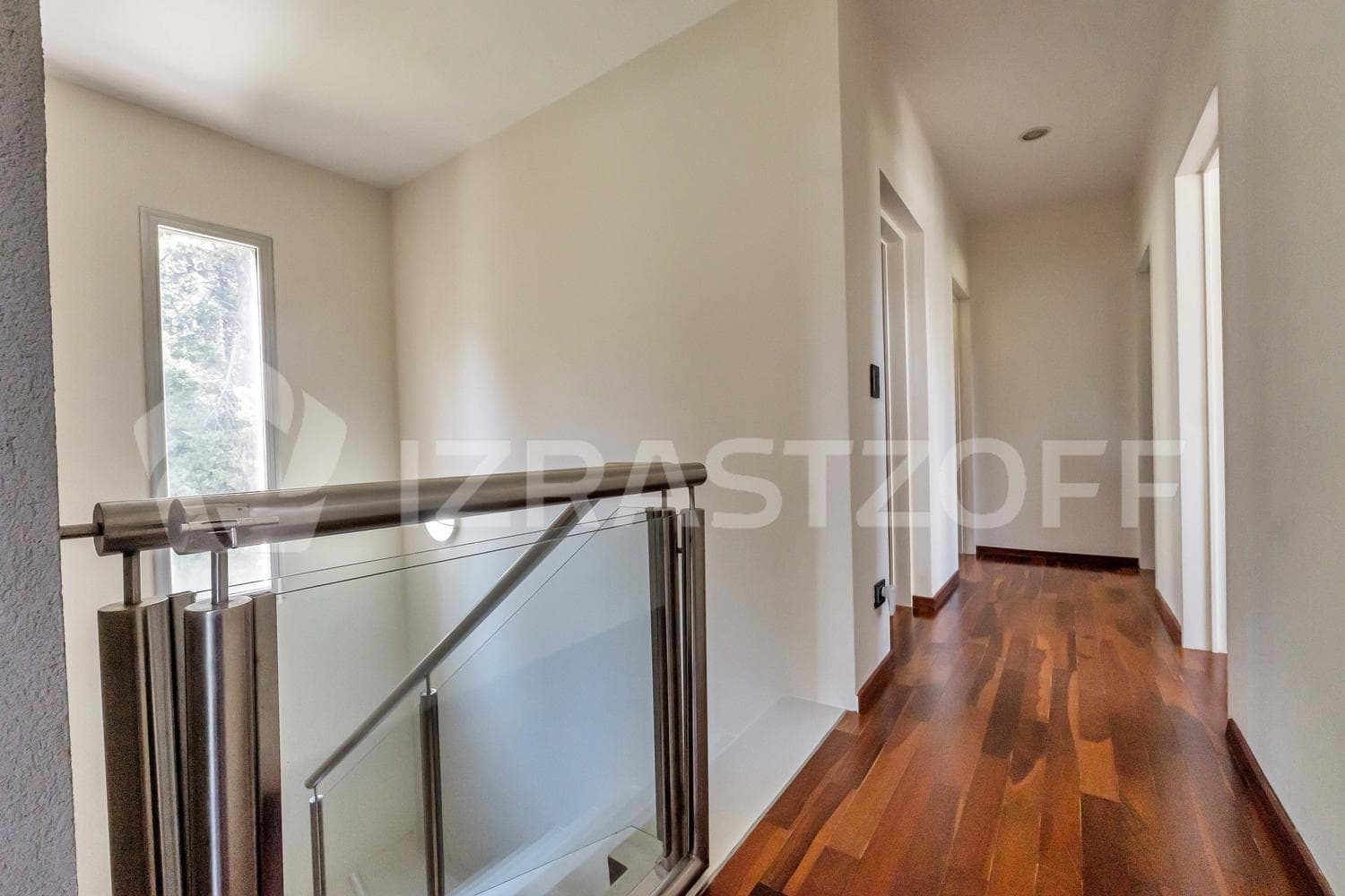 House for sale, 4 bedrooms, office, and garden with a pool.