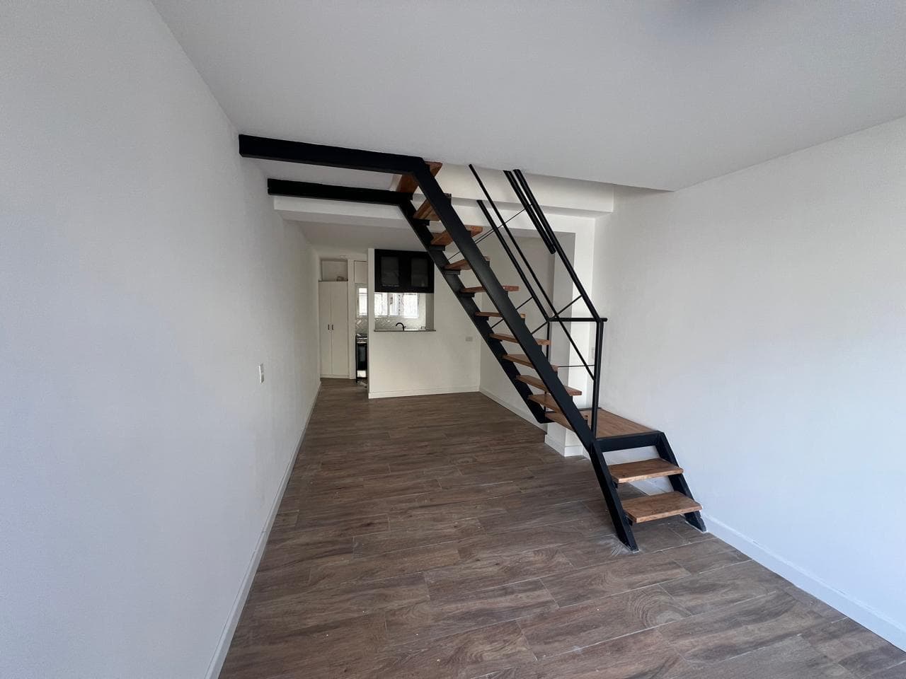 3-room duplex apartment for sale—bright and in an excellent location