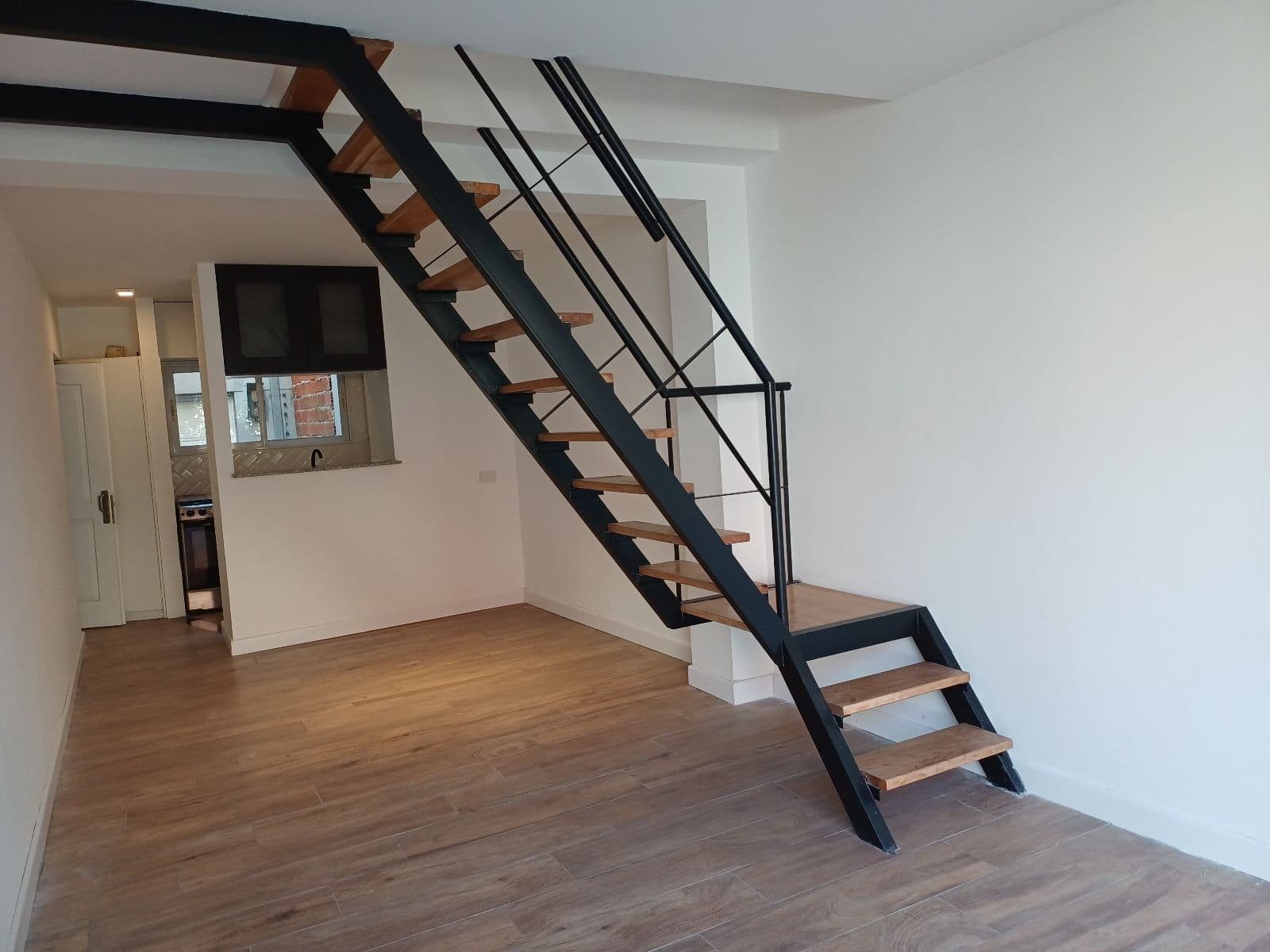 3-room duplex apartment for sale—bright and in an excellent location