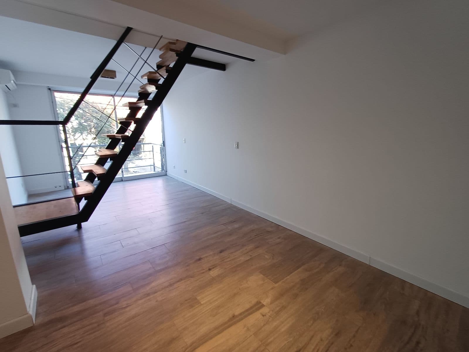 3-room duplex apartment for sale—bright and in an excellent location