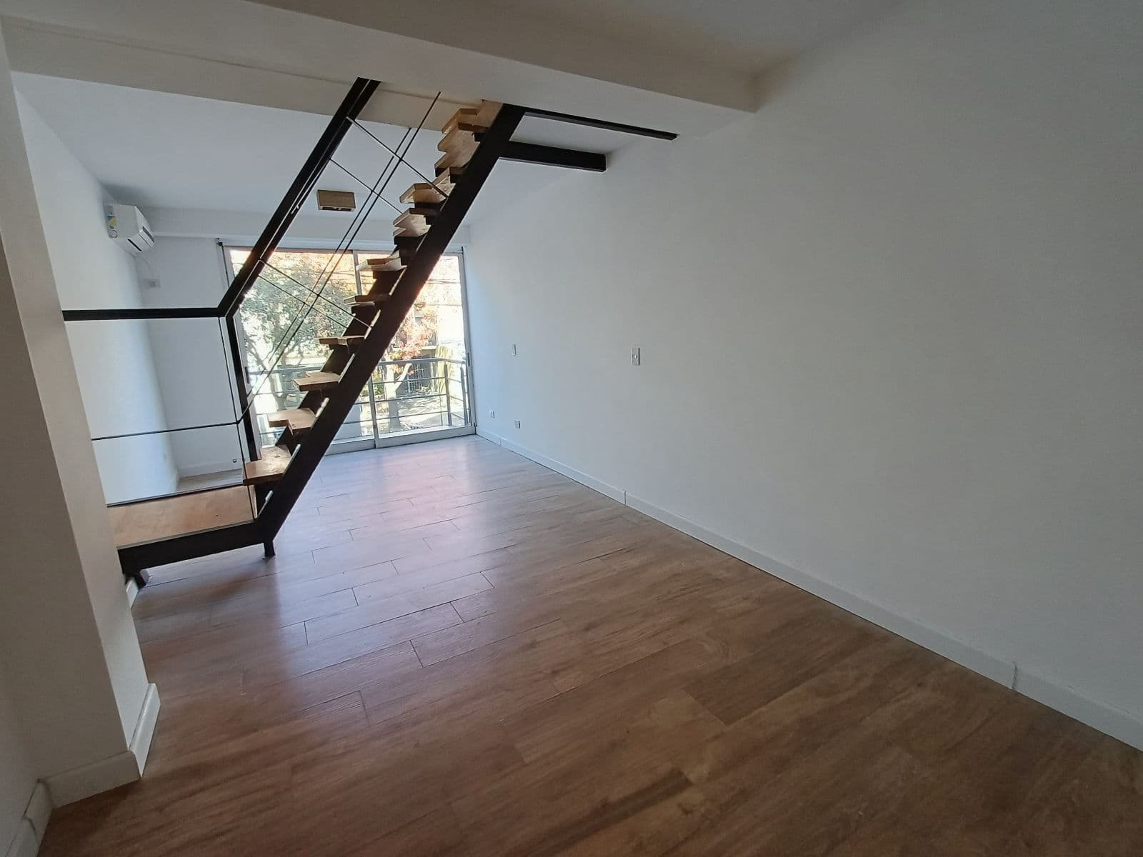 3-room duplex apartment for sale—bright and in an excellent location