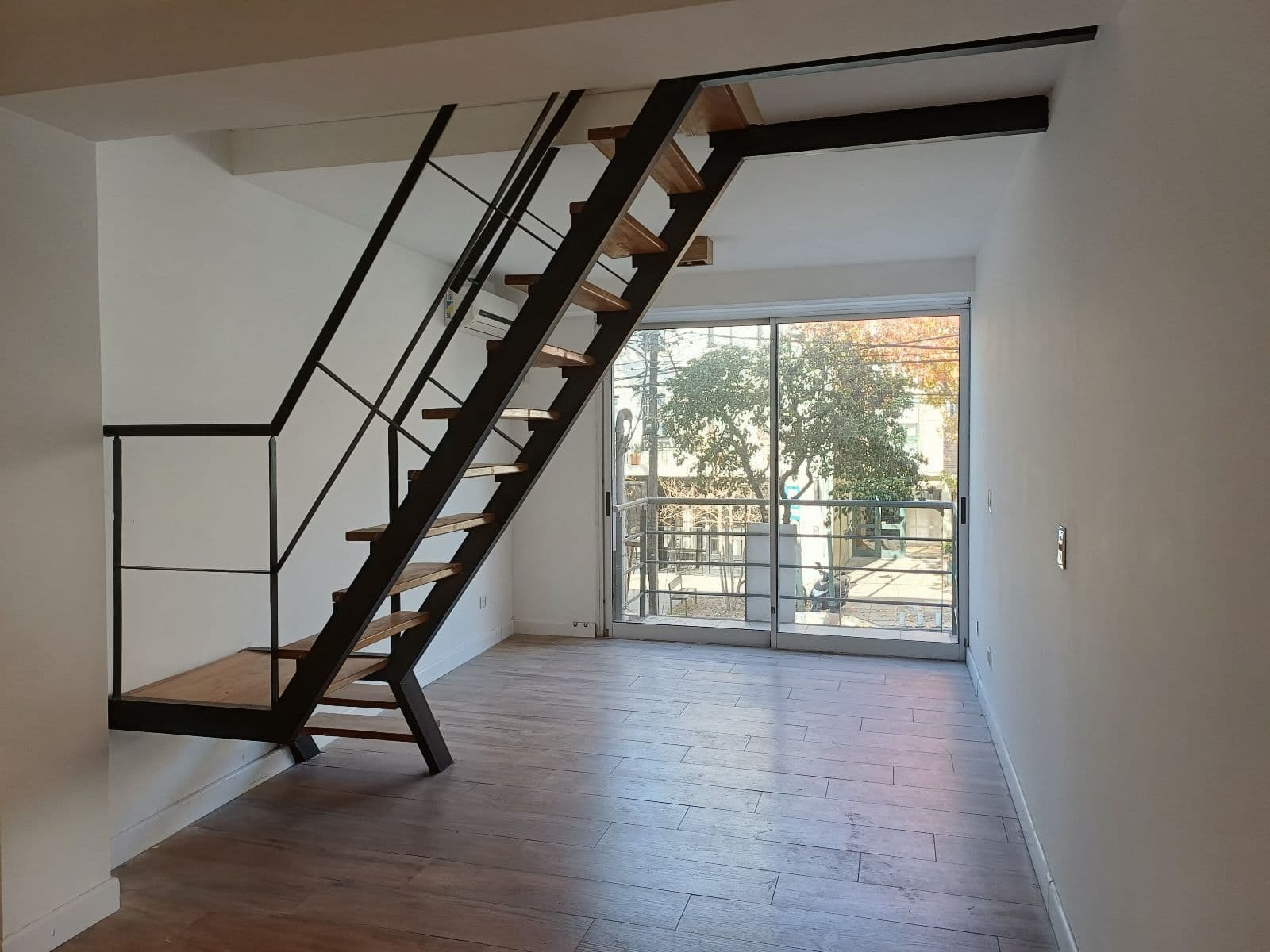 3-room duplex apartment for sale—bright and in an excellent location