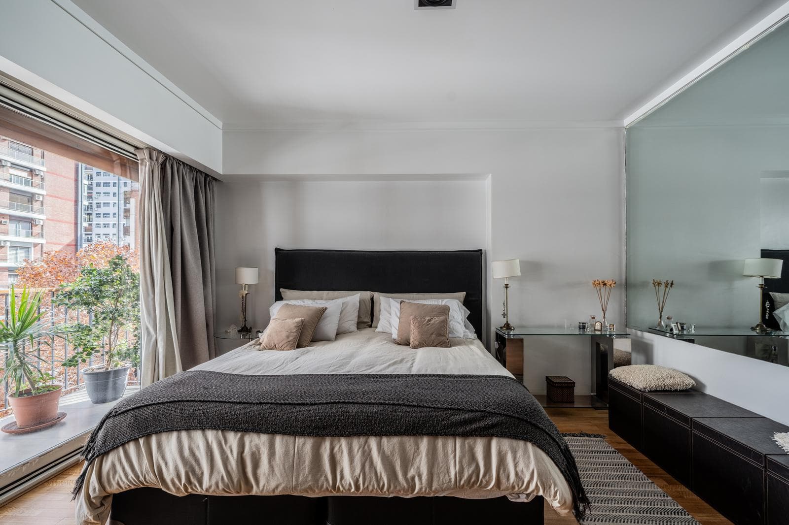 Venta Departamento Barrancas de Belgrano piso alto torre 5 ambientes cochera baulera
