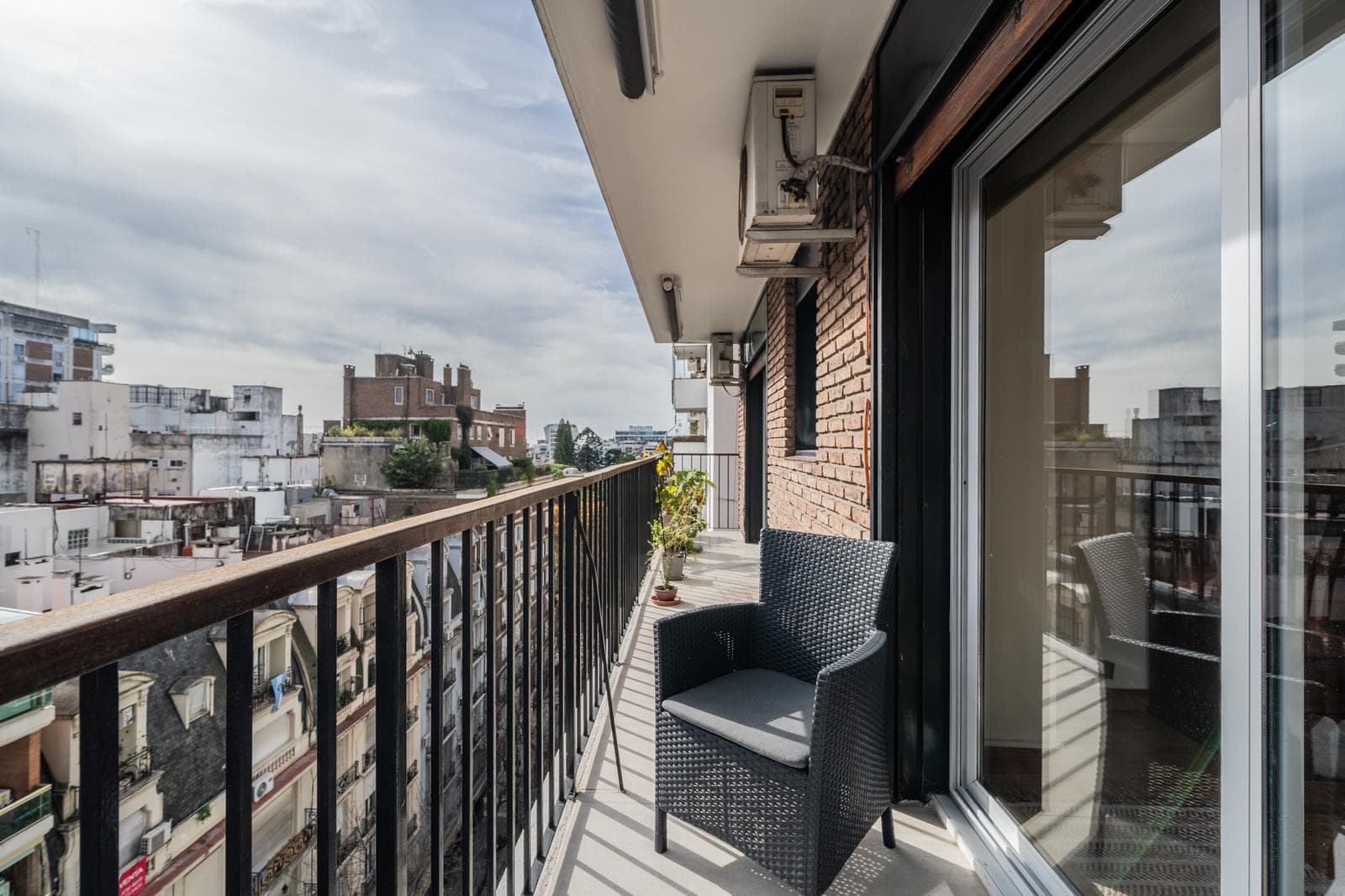 Venta Departamento Barrancas de Belgrano piso alto torre 5 ambientes cochera baulera