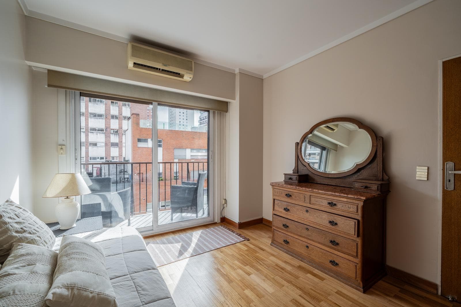 Venta Departamento Barrancas de Belgrano piso alto torre 5 ambientes cochera baulera