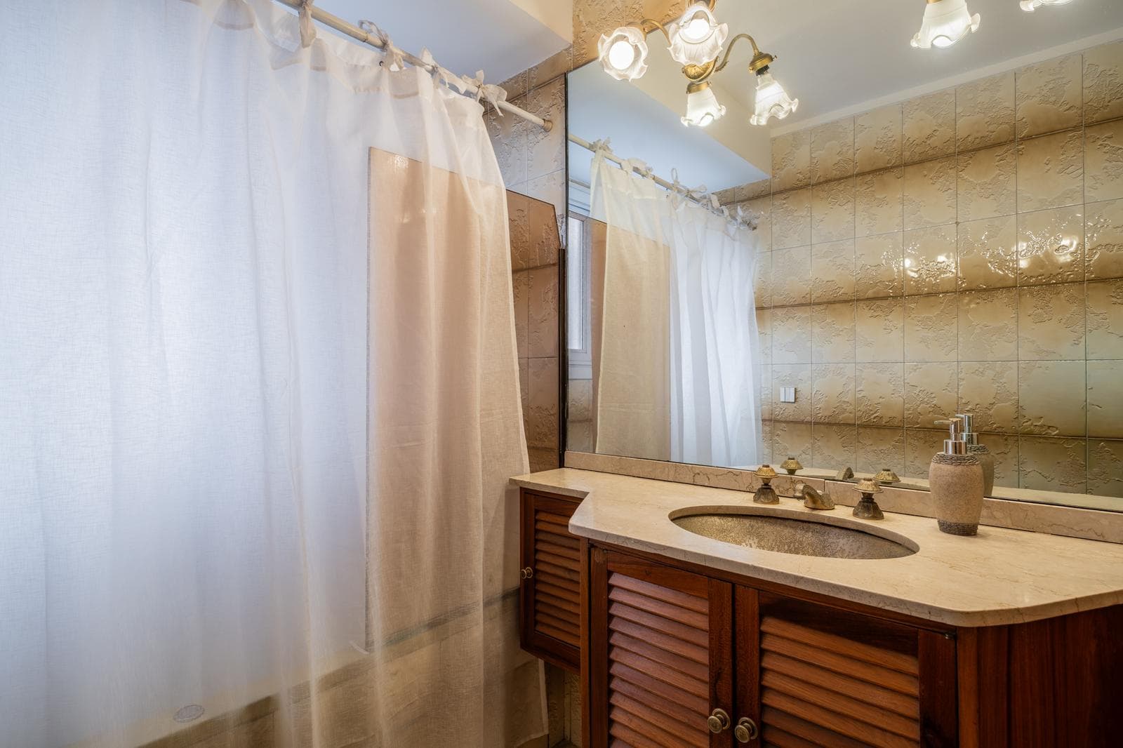 Venta Departamento Barrancas de Belgrano piso alto torre 5 ambientes cochera baulera