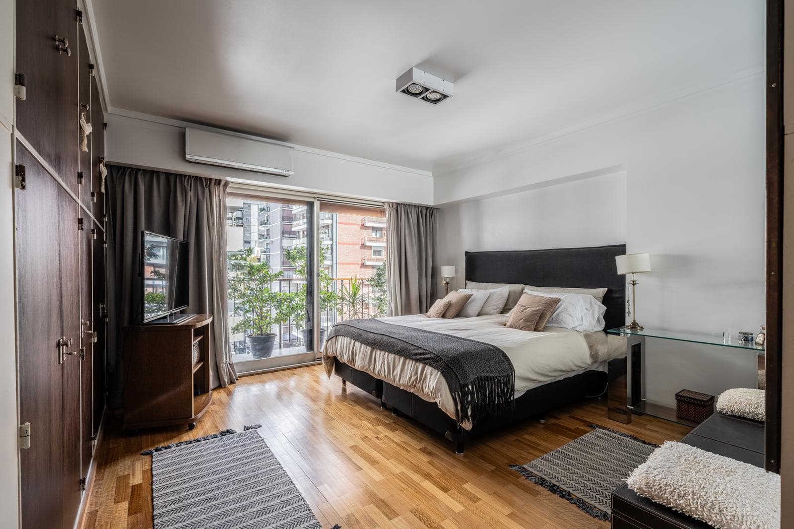 Apartment for Sale in Barrancas de Belgrano: High Floor, Tower, 5 Rooms, Parking Space, Storage Unit