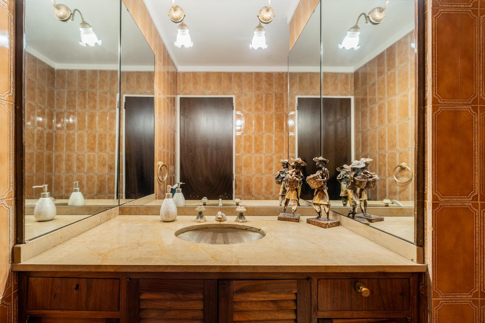 Venta Departamento Barrancas de Belgrano piso alto torre 5 ambientes cochera baulera