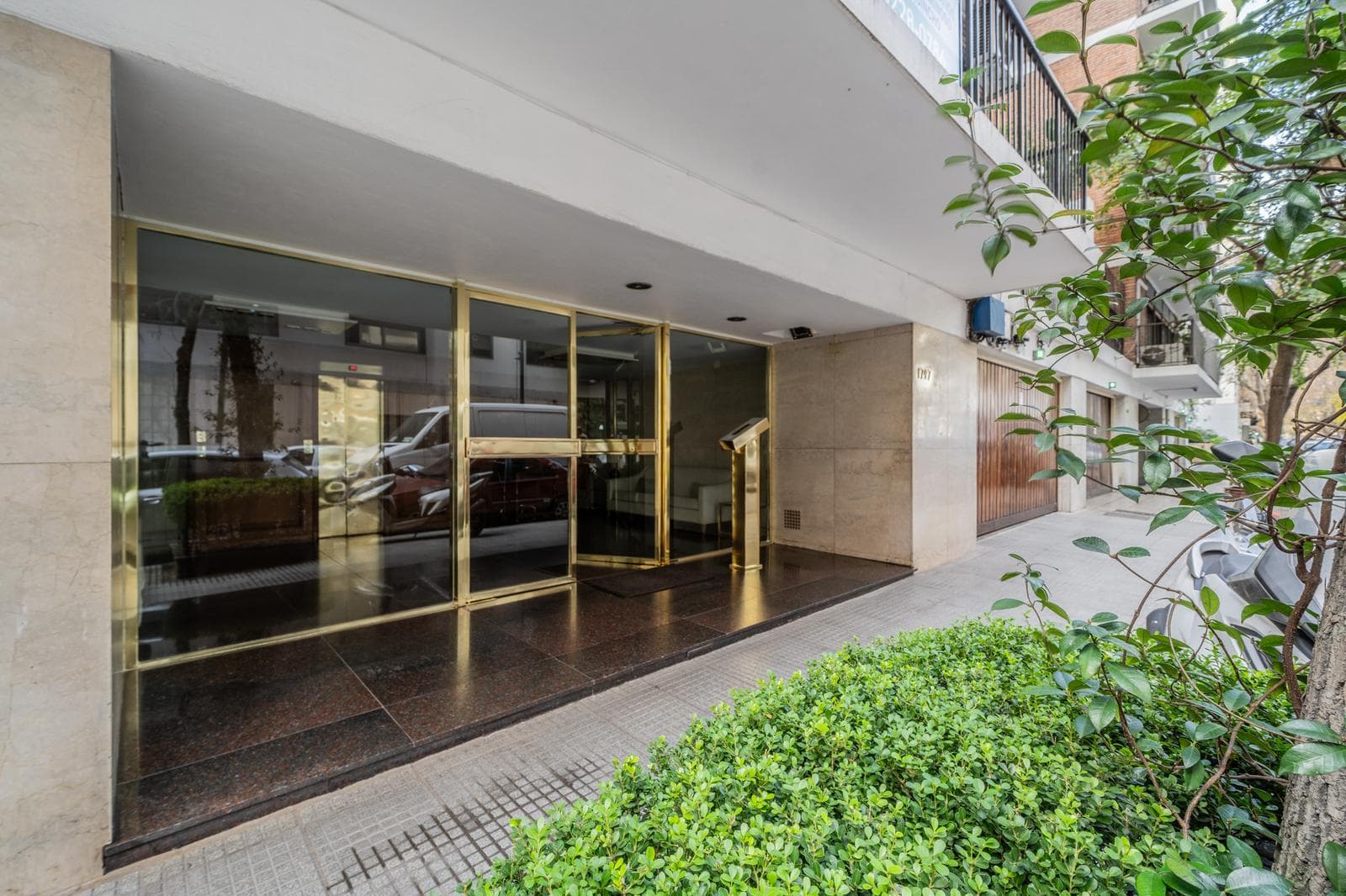 Venta Departamento Barrancas de Belgrano piso alto torre 5 ambientes cochera baulera