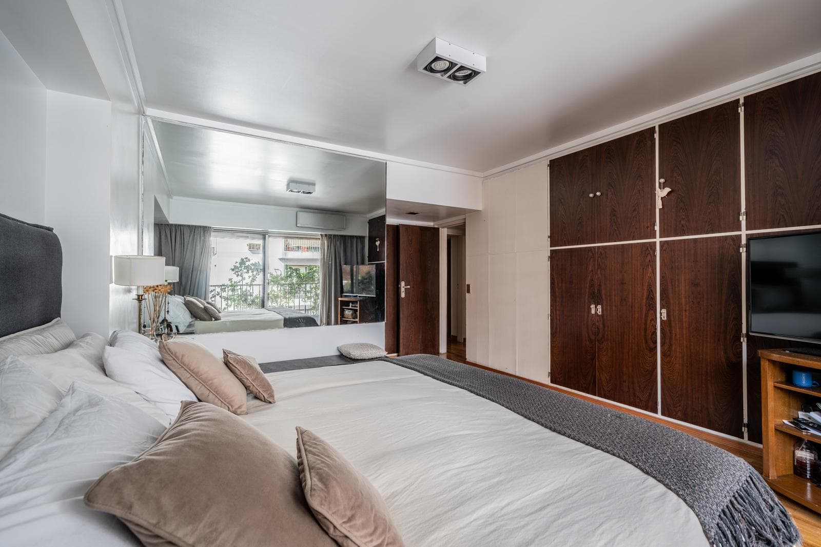 Venta Departamento Barrancas de Belgrano piso alto torre 5 ambientes cochera baulera