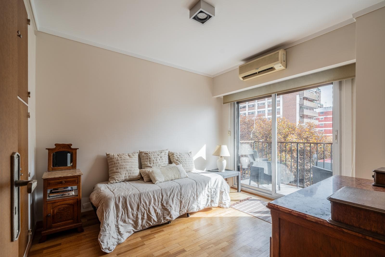 Venta Departamento Barrancas de Belgrano piso alto torre 5 ambientes cochera baulera