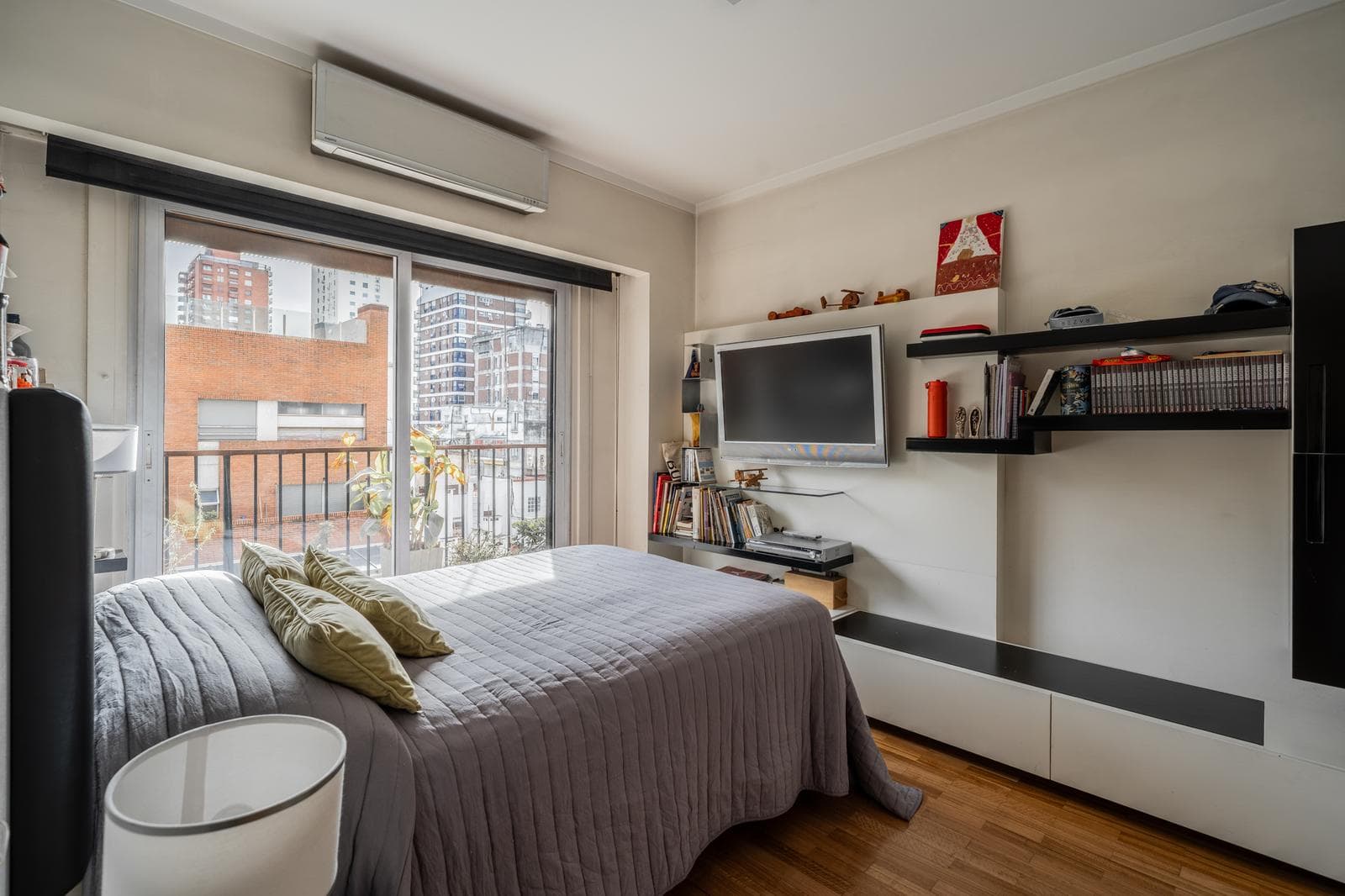 Venta Departamento Barrancas de Belgrano piso alto torre 5 ambientes cochera baulera