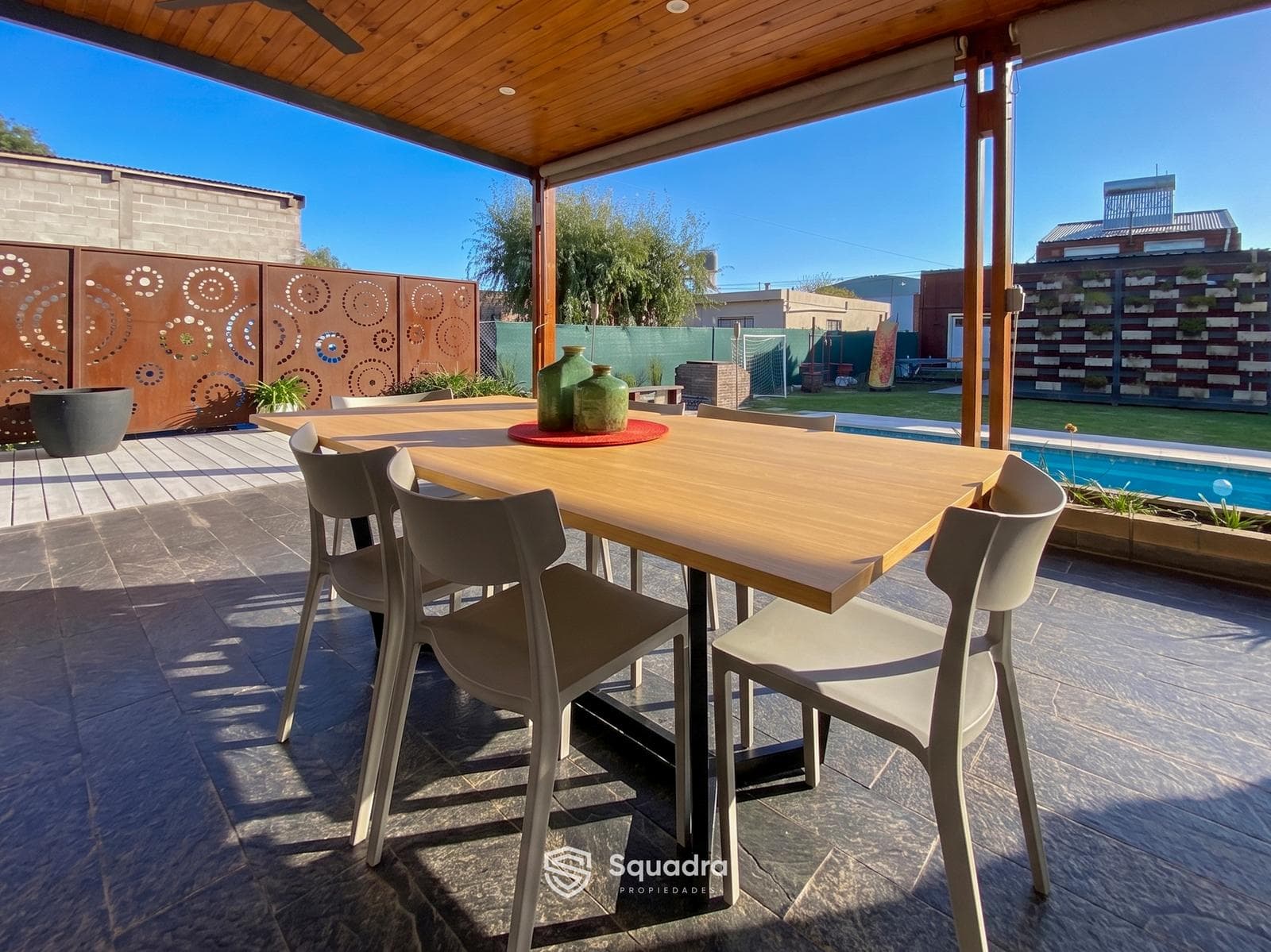 FOR SALE | TRADE - 3-bedroom house with a garden, barbecue area, and pool - Coronel Domínguez, Santa Fe.