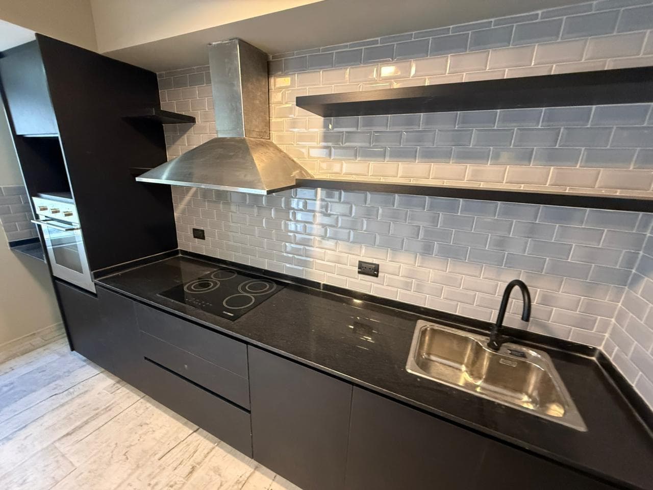 PALERMO - THREE-ROOM APARTMENT WITH GARAGE AND STORAGE ROOM
