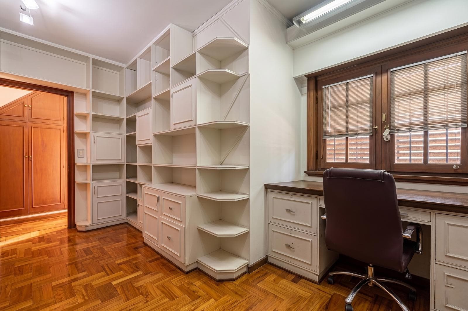 7-room house with a park and pool in Villa del Parque