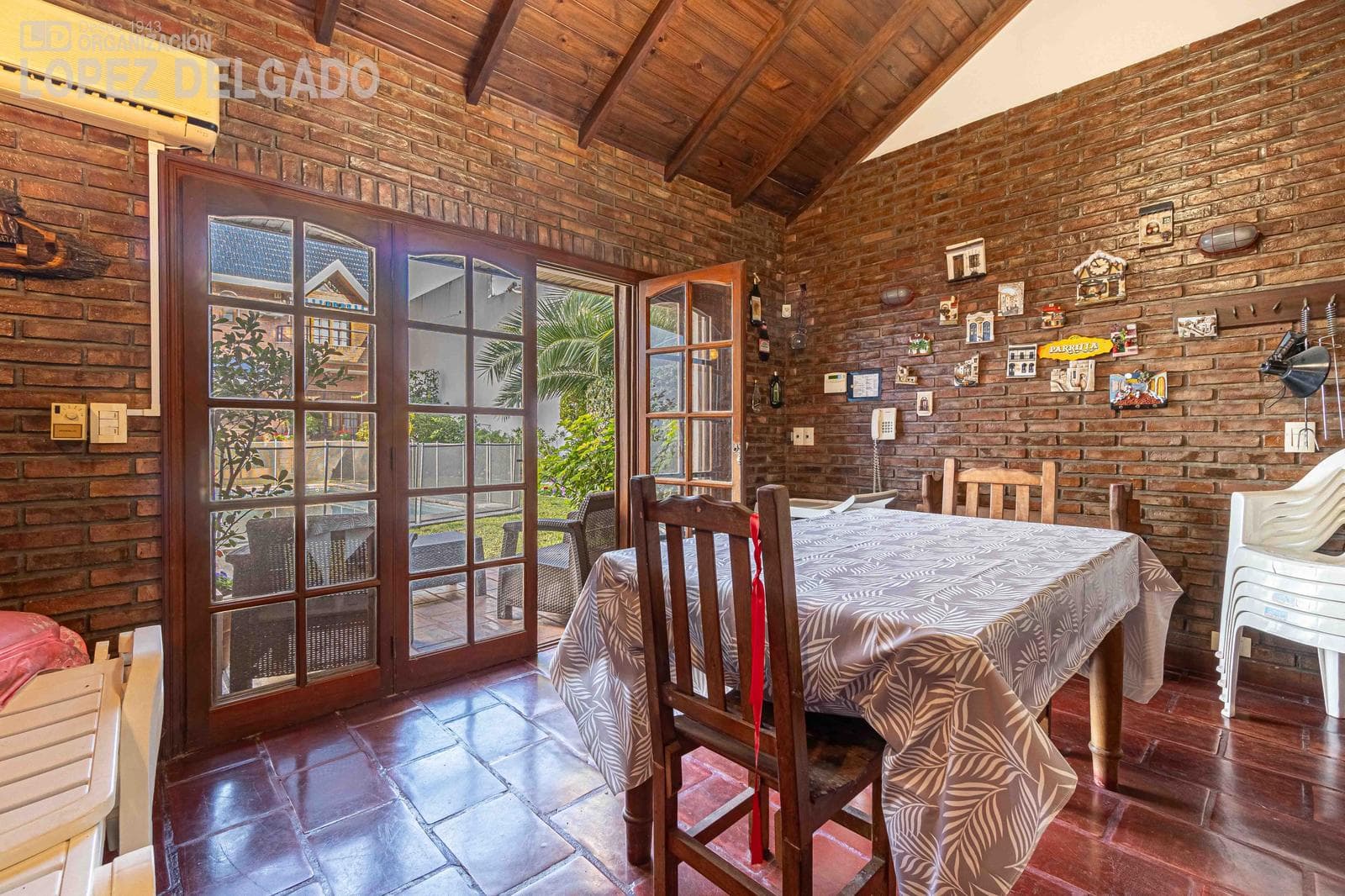 7-room house with a park and pool in Villa del Parque