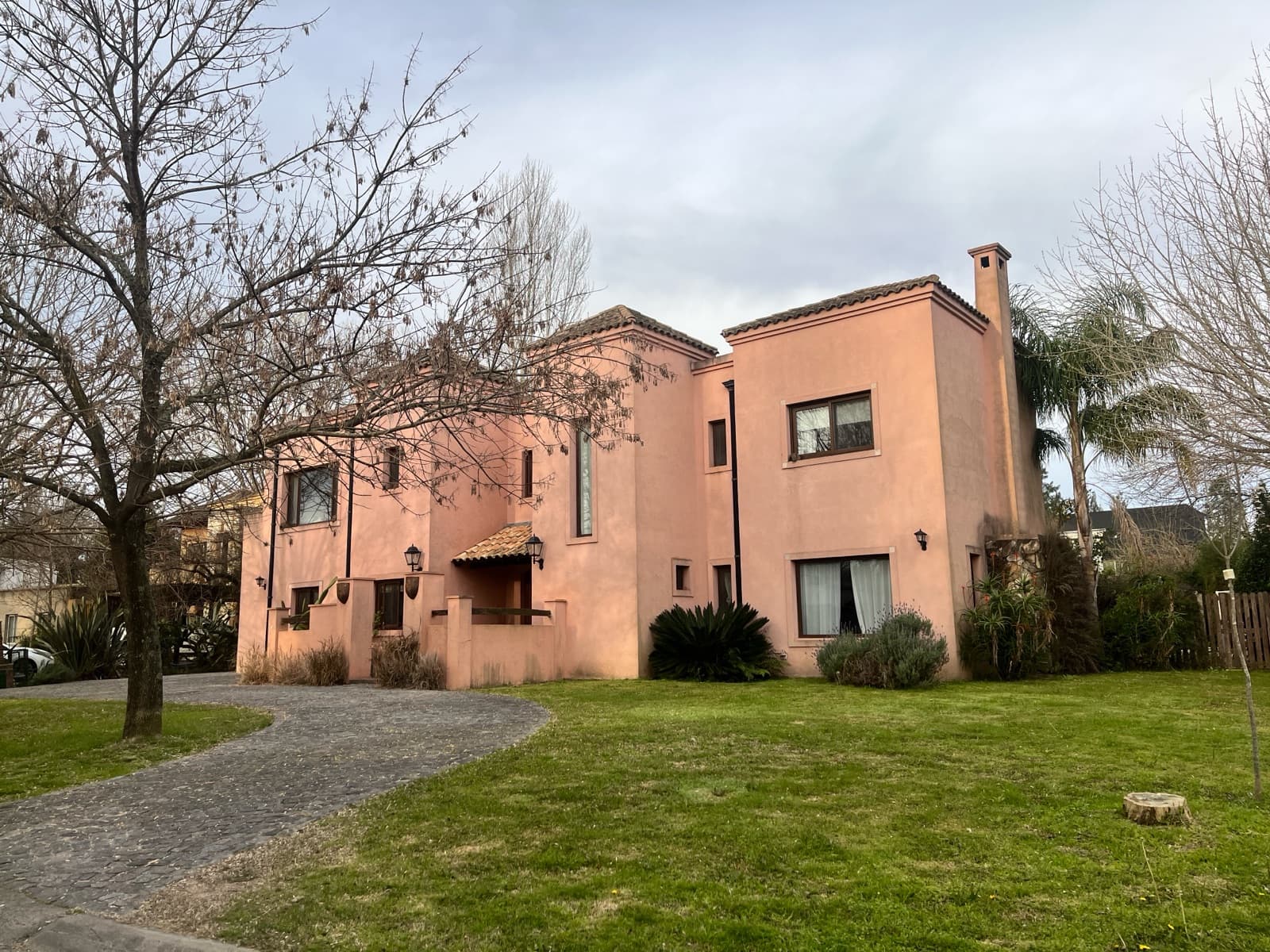 House for sale, built on two stories, in the San Isidro Labrador nautical neighborhood of Villanueva Tigre