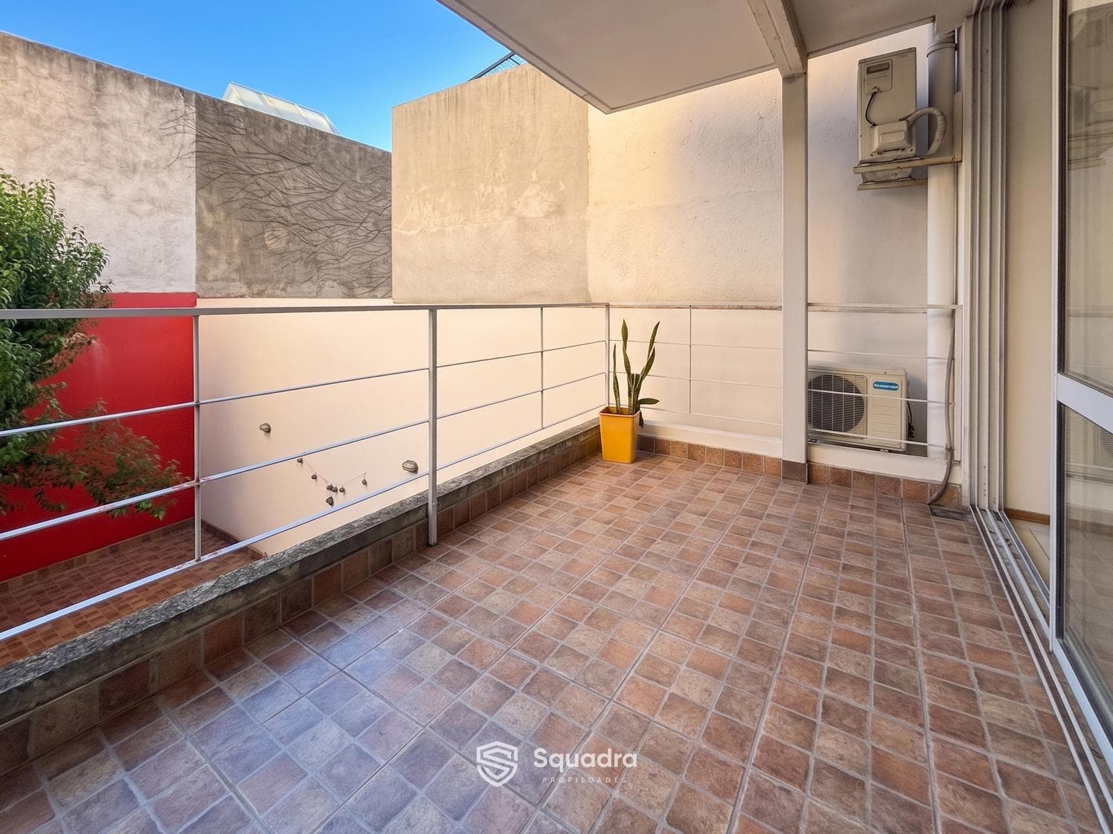 FOR SALE - Studio apartment that can be converted into a two-room unit, with a balcony/terrace. Martin, Rosario.