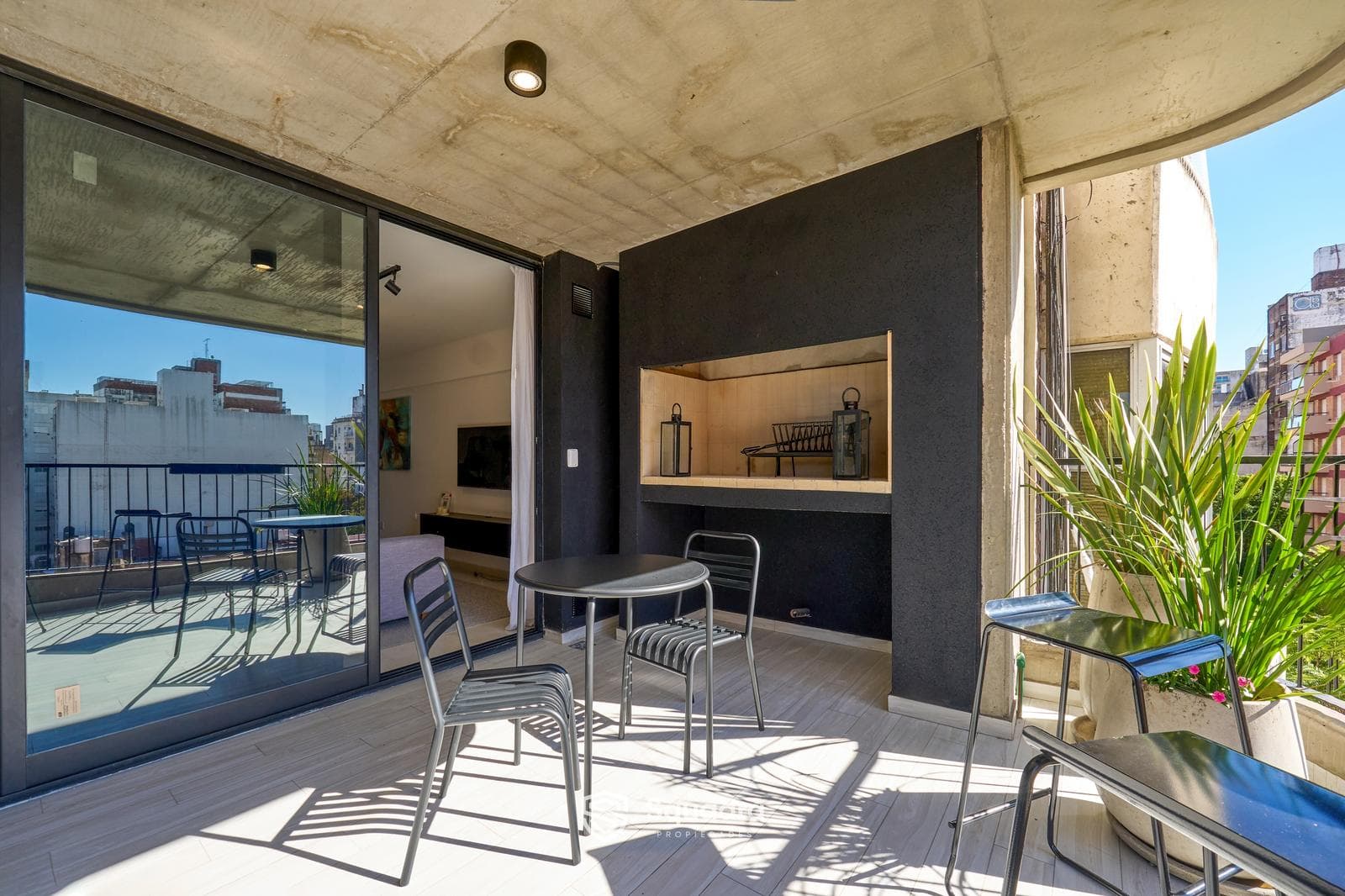 FOR SALE | TRADE - 3-bedroom apartment with a balcony and barbecue area - Downtown, Rosario.