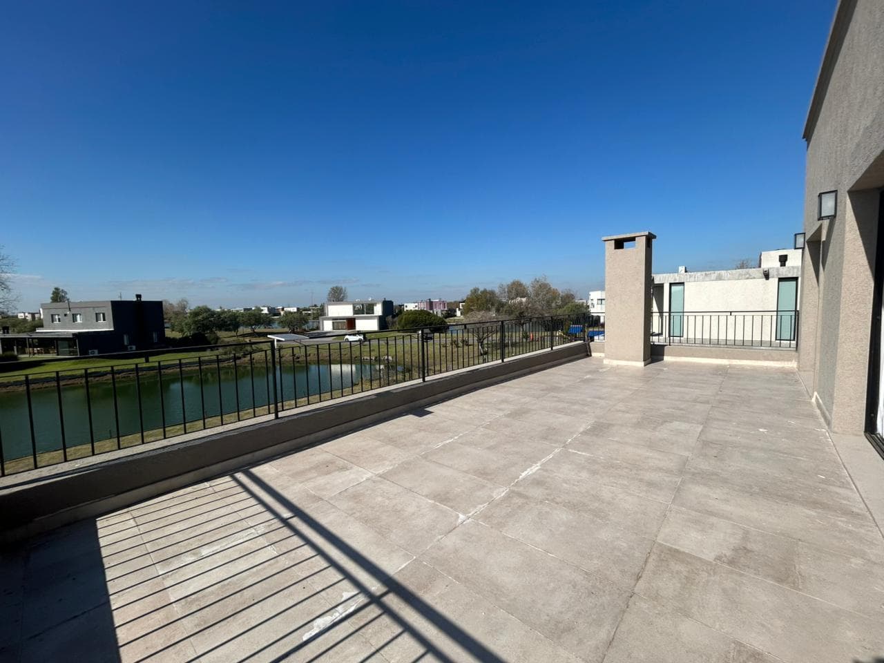 House in El Canton - North of the lagoon GREAT OPPORTUNITY, NORTHEAST-FACING