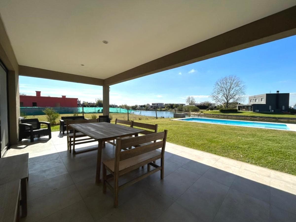 House in El Canton - North of the lagoon GREAT OPPORTUNITY, NORTHEAST-FACING