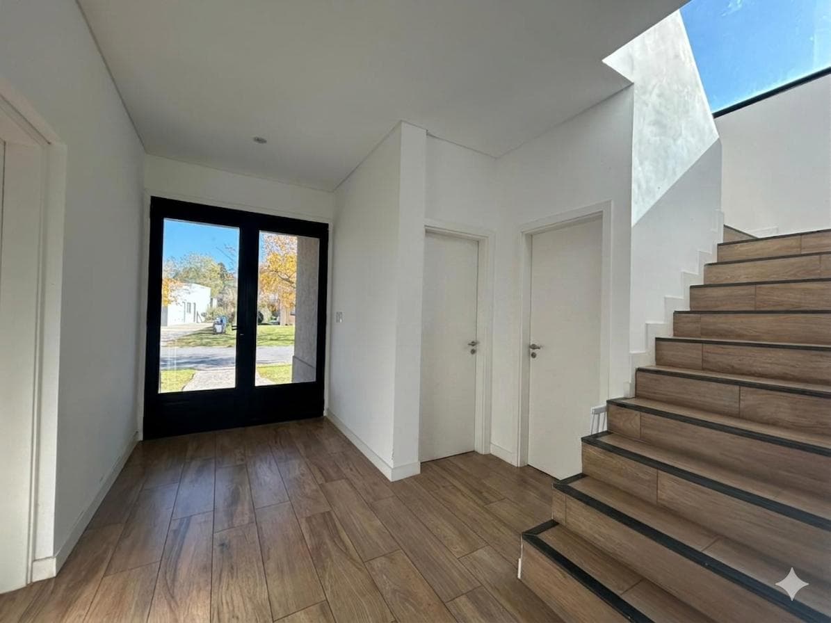House in El Canton - North of the lagoon GREAT OPPORTUNITY, NORTHEAST-FACING