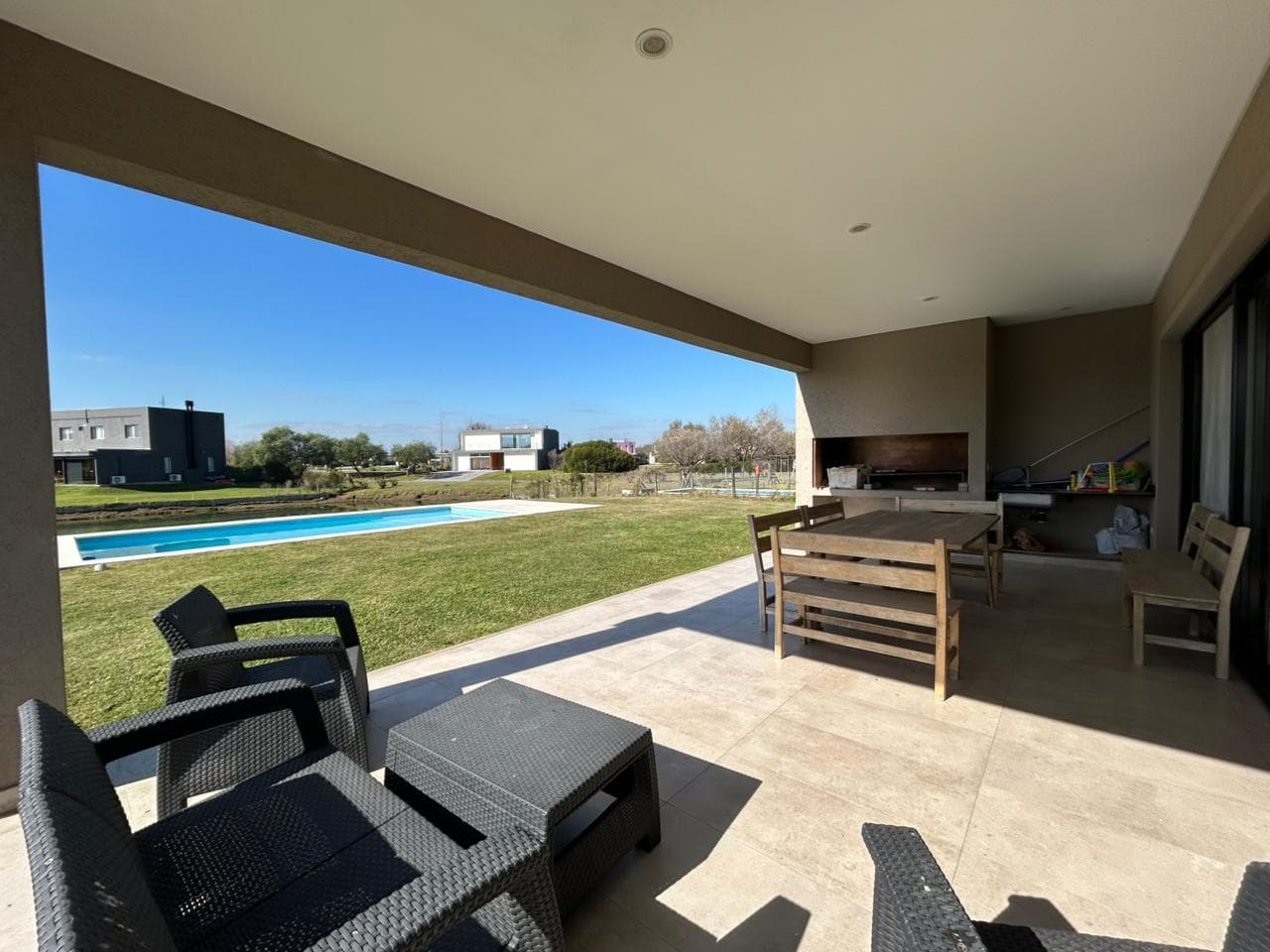 House in El Canton - North of the lagoon GREAT OPPORTUNITY, NORTHEAST-FACING