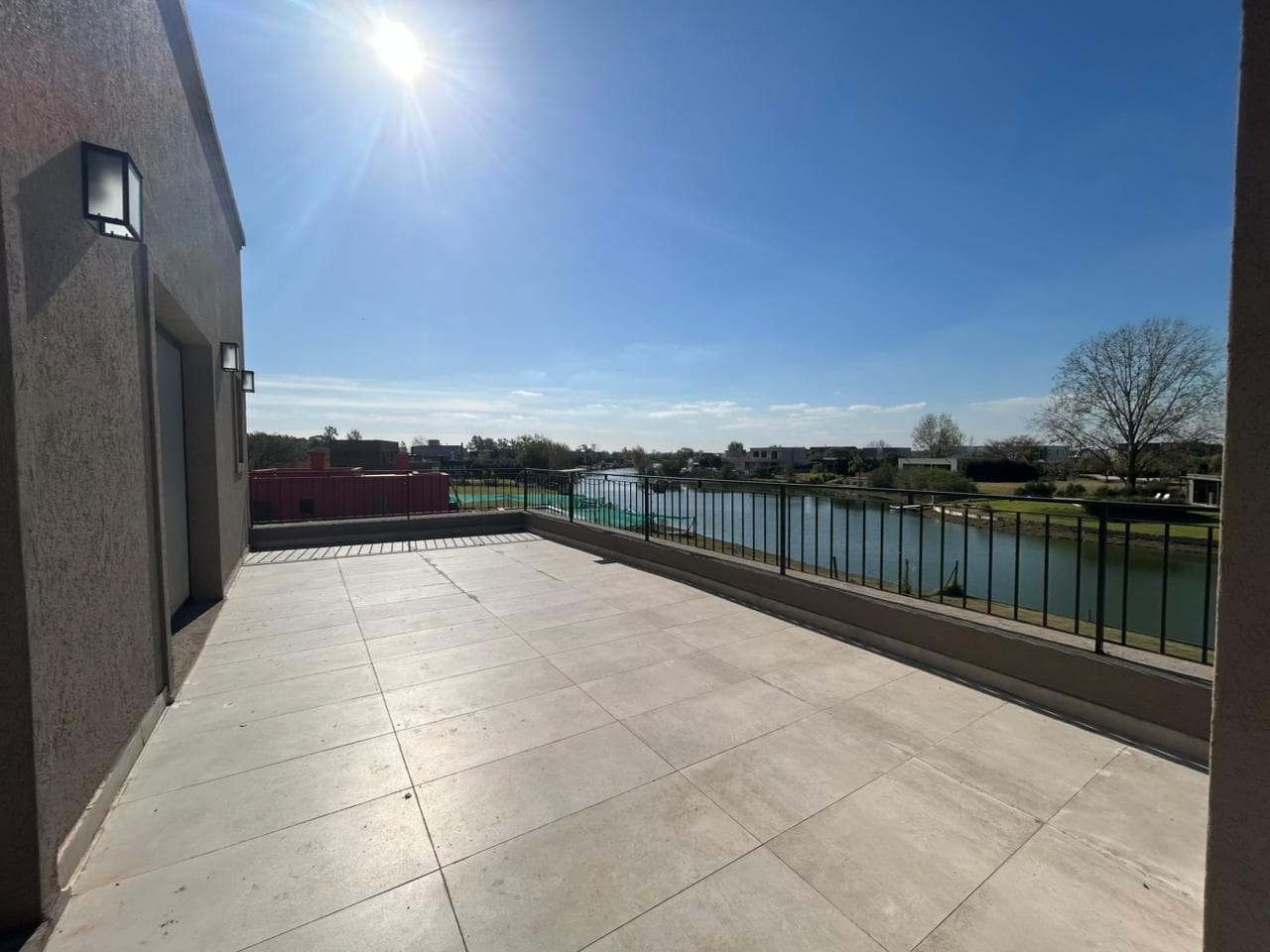 House in El Canton - North of the lagoon GREAT OPPORTUNITY, NORTHEAST-FACING