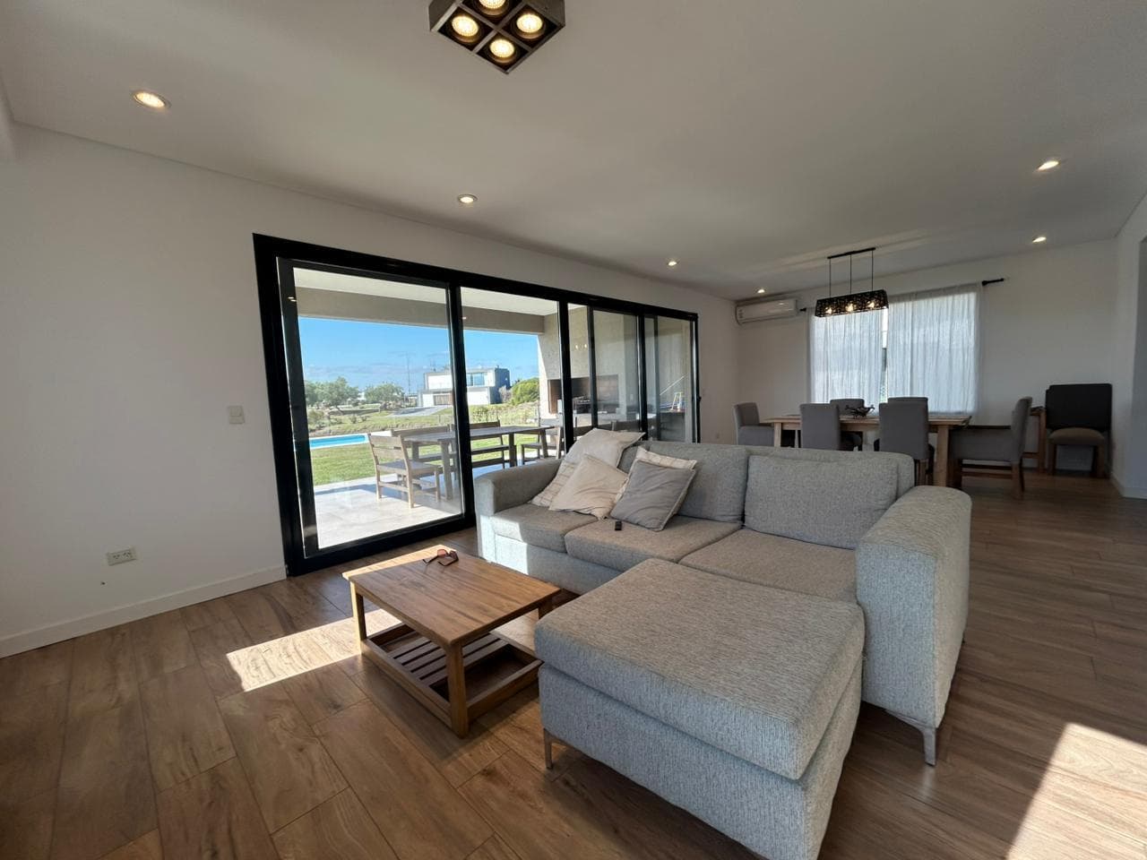 House in El Canton - North of the lagoon GREAT OPPORTUNITY, NORTHEAST-FACING