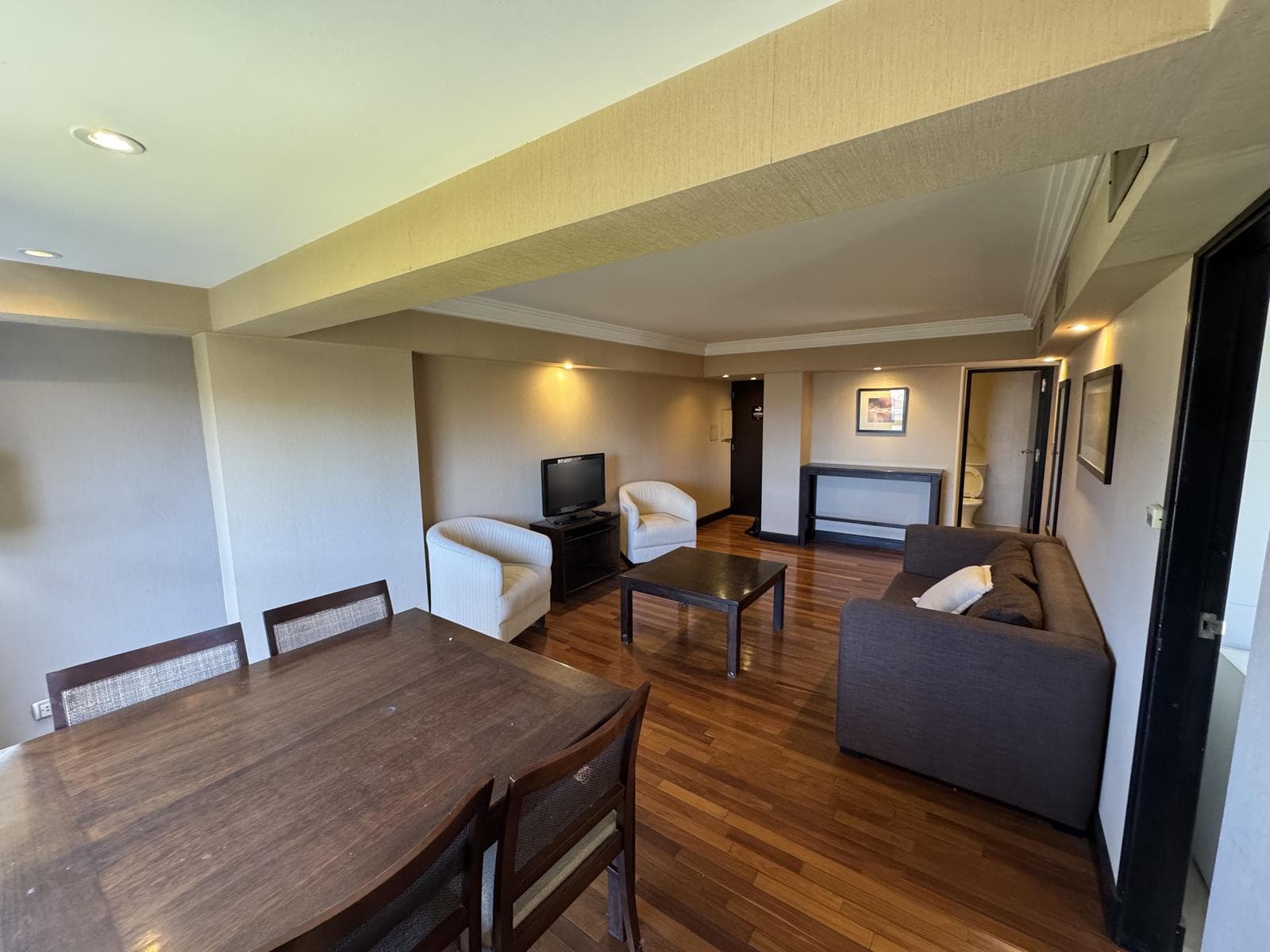 Apartment for Sale in Mendoza with Amenities and Fully Furnished