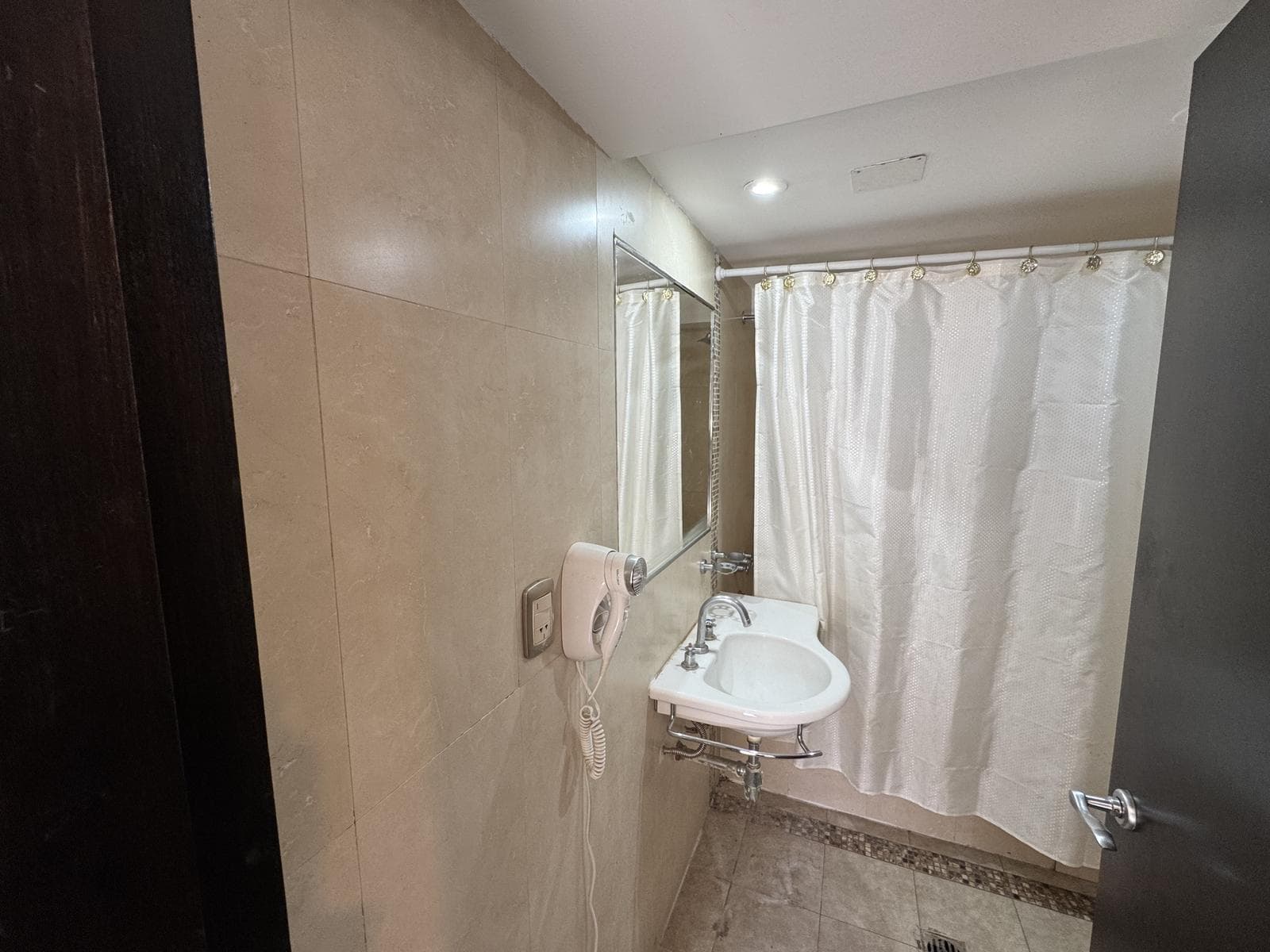 Apartment for Sale in Mendoza with Amenities and Fully Furnished